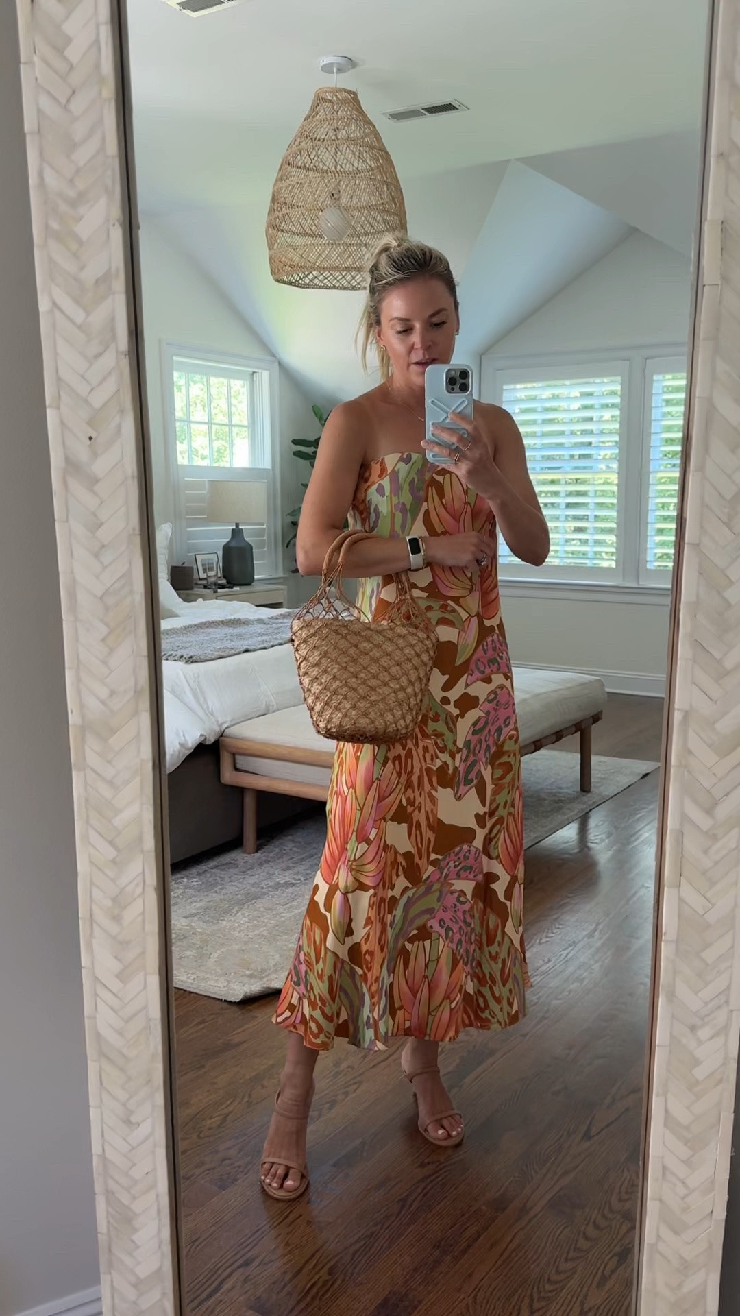 Fun vacation dress! I’m 5’5 wearing a small/tts and it fits well everywhere except for the chest area. it’s a bit big and would work better for someone who isn’t flat chested // heels fit tts