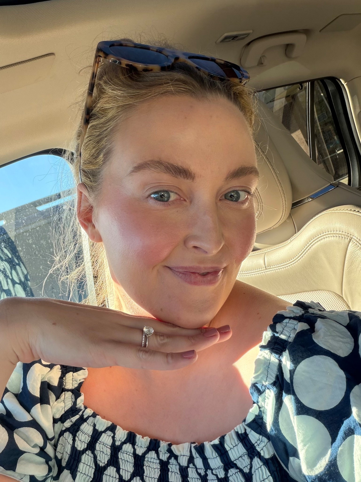 Perfect no-makeup makeup look 💄 I love you, Merit!! So easy to apply & takes no time at all 

Wearing the following: 
Minimalist Stick in Sandstone
Flush Balm in Le Bonbon (its bright but don’t be intimidated by it) 
Solo Shadow Sheen in Soft Plum 
Brow 1980 in Taupe

#LTKBeauty #LTKTravel #LTKGiftGuide