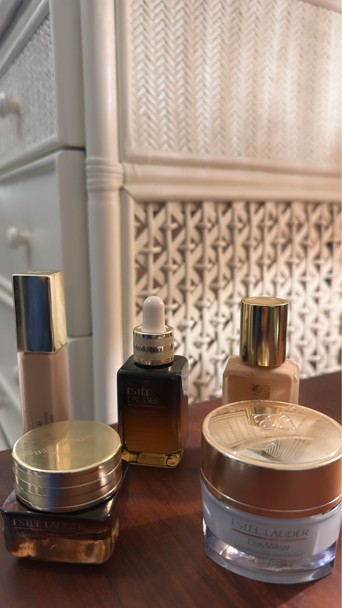 My everyday Estée Lauder favorites 

These are the products I reach for on repeat for hydrated, glowing skin and a fresh makeup look:

🤍 DayWear Moisturizer
🤍 Advanced Night Repair Serum
🤍 Advanced Night Repair Eye Cream
🤍 Concealer for a natural, brightened finish

Skincare is one of the best investments I’ve made, and these staples have earned a permanent spot in my routine. 

#LTKBeauty #EsteeLauder #SkincareFavorites #BeautyFinds #LTKCreator #GlowSkin