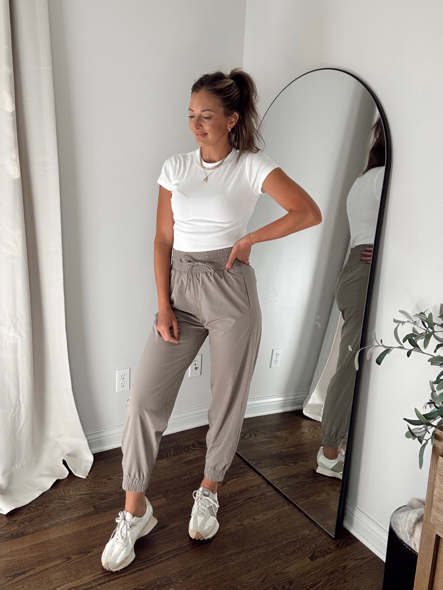 My all time favorite joggers are 20% off and fully in stock! I wearing true to size. 



#LTKfindsunder100 #LTKSeasonal #LTKSale
