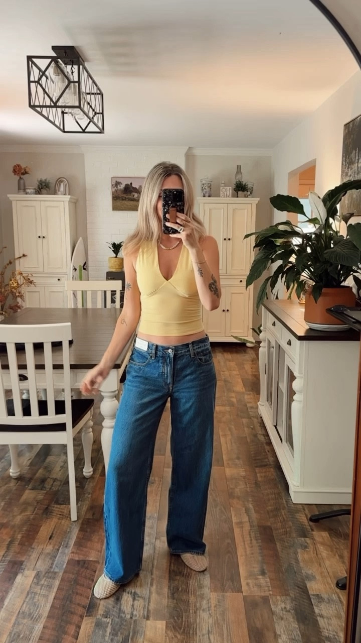 Dark wash low rise jeans. Wearing my normal size 

#LTKVideo #LTKBacktoSchool #LTKSaleAlert