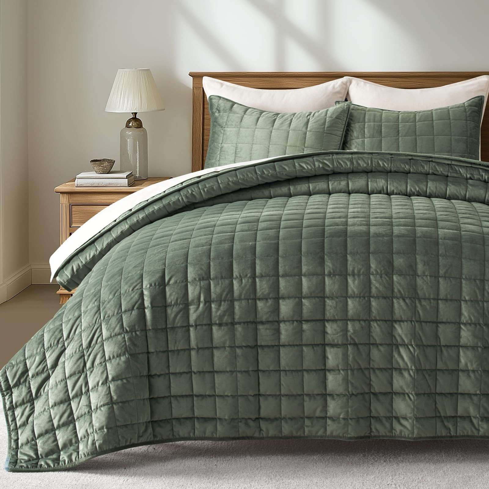 EVERGRACE Pearl Velvet Quilt Set Full Queen Size, Luxurious Soft Velvet Comforter, Lightweight Ov... | Amazon (US)