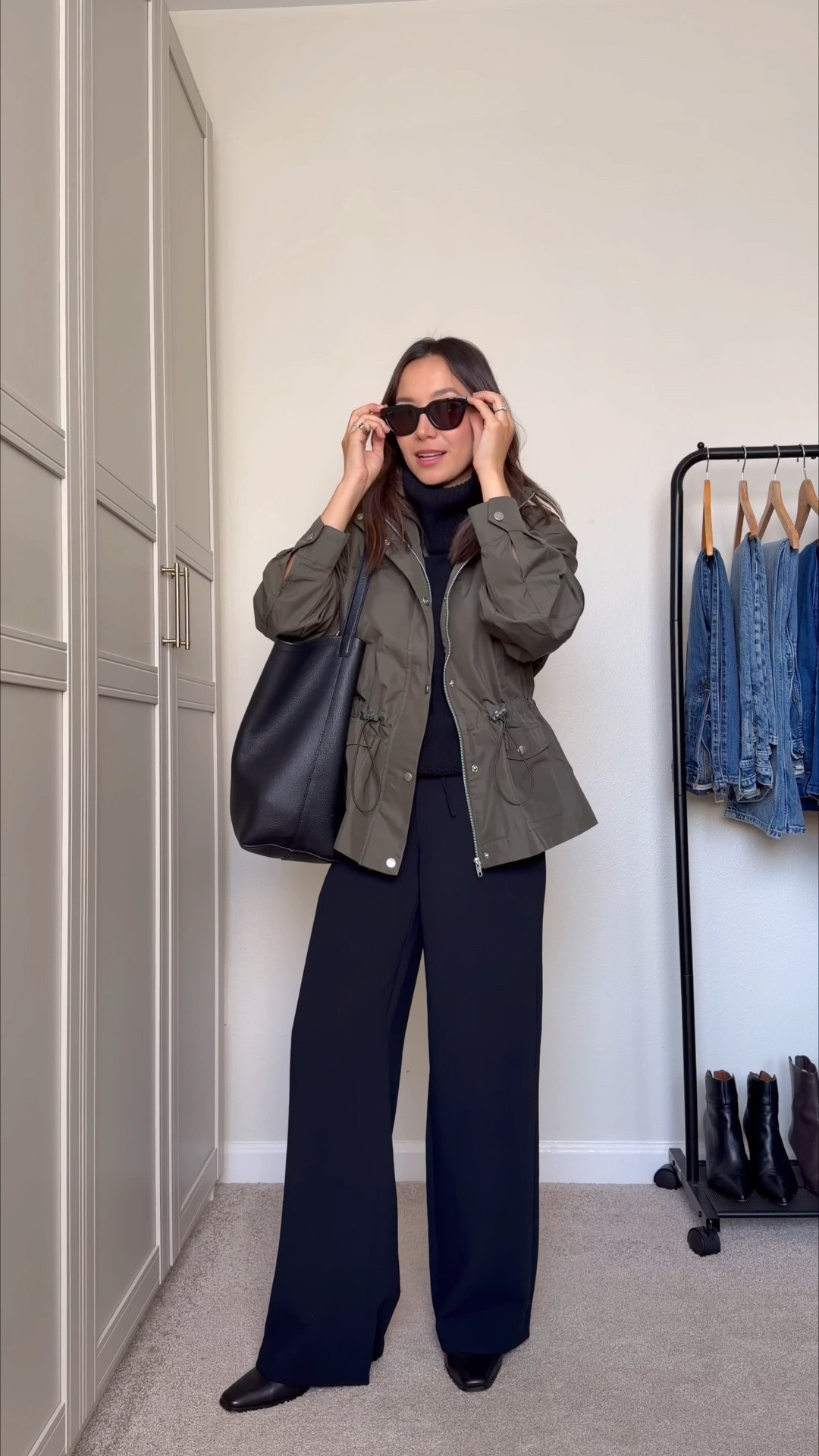 Chic fall outfit 

Walmart cinched utility jacket — small, only a few sizes left! 
Saint & Sofia Oxford cashmere sweater with detachable snood 
Aritzia lodge pants — xs 
Steve Madden define ankle booties 
Quince leather bucket tote 

Fall style / fall outfit / style over 30

#LTKootd #LTKSeasonal