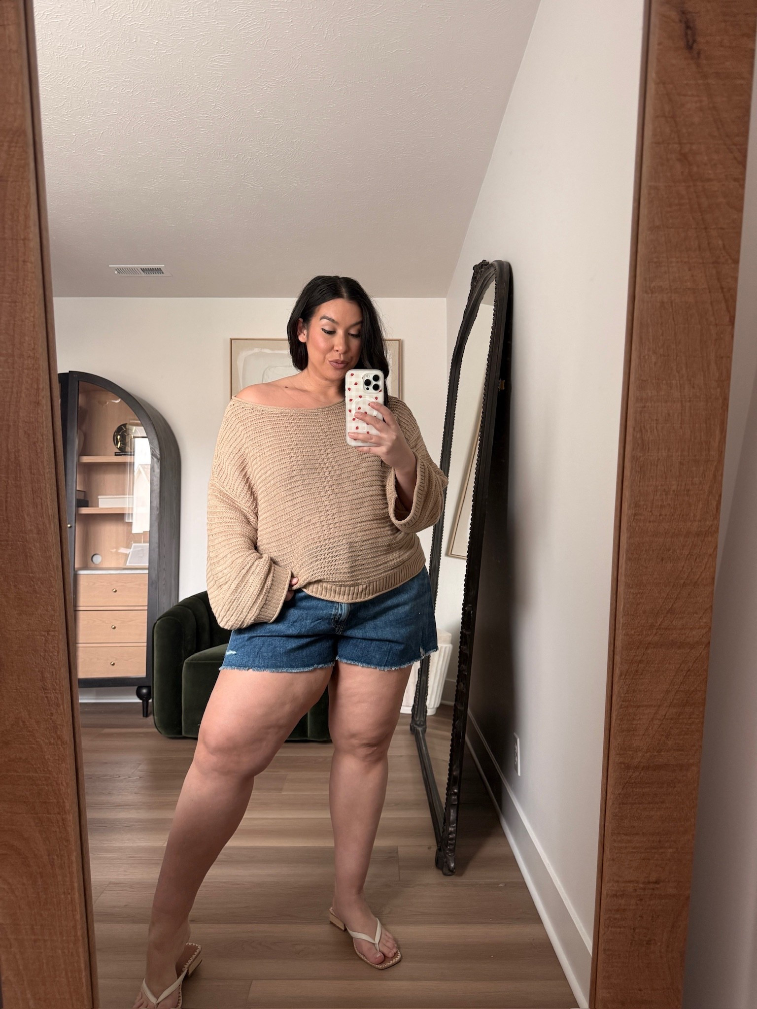 Easy midsize @Aerie spring/ summer look! Love this top paired with these denim shorts! 
-
-
-
Aerie, Midsize, Midsize OOTD, Denim shorts, Spring OOTD, Summer OOTD, Curvy fashion, Midsize denim

#LTKMidsize #LTKootd #LTKSeasonal