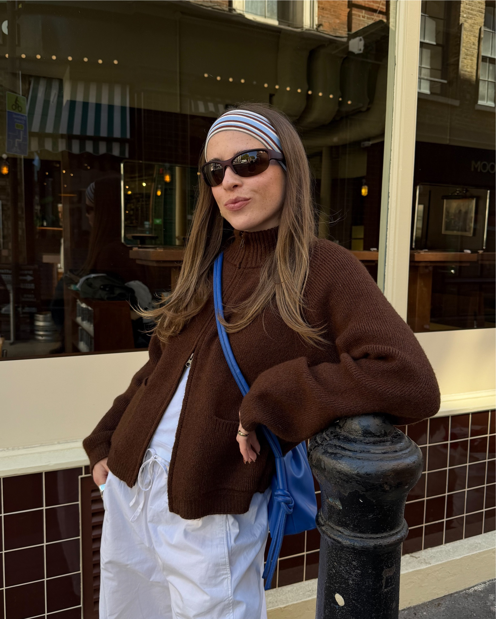 Brown zip up knit, white trousers, tabis, ballet flats, blue bag, olend bag, spring outfit 

#LTKstyletip #LTKspring #LTKuk