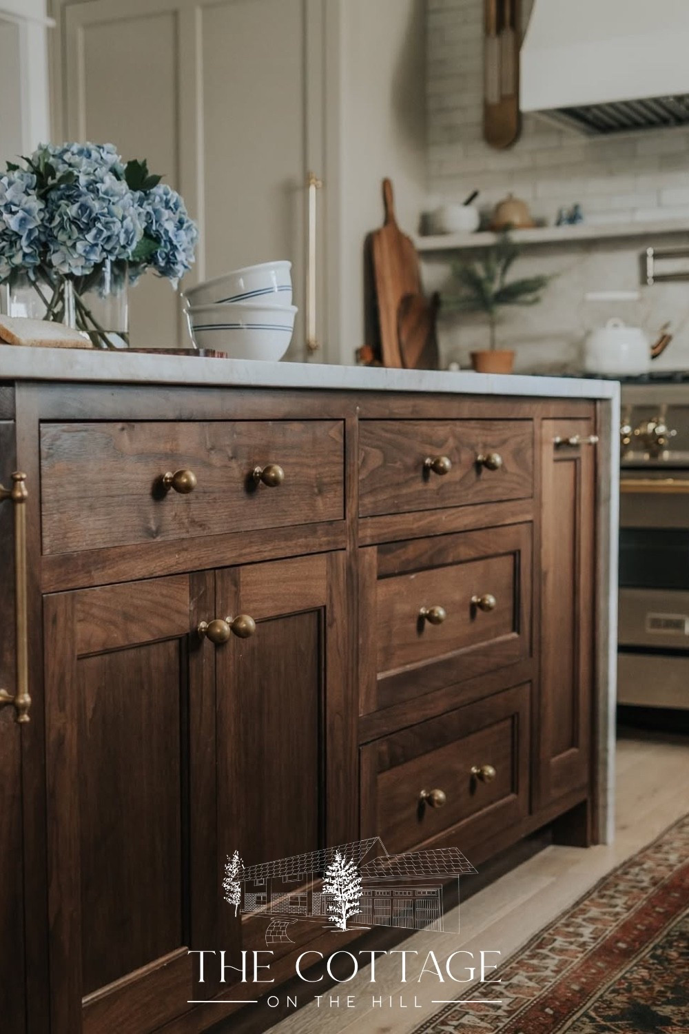 The shape of your cabinet hardware can make or break your kitchen 

#LTKHome