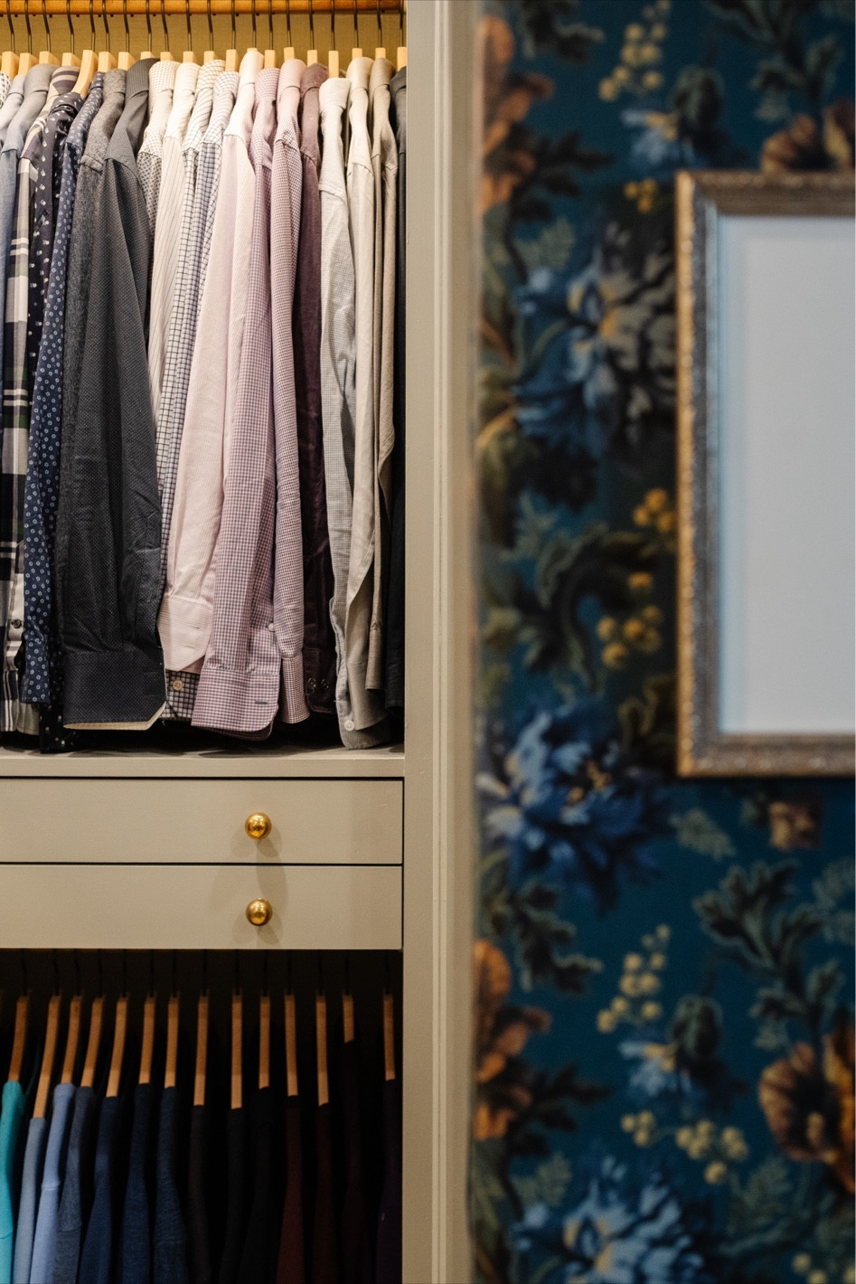Brass hardware, wallpaper, European wallpaper, moody wallpaper 

#LTKhome