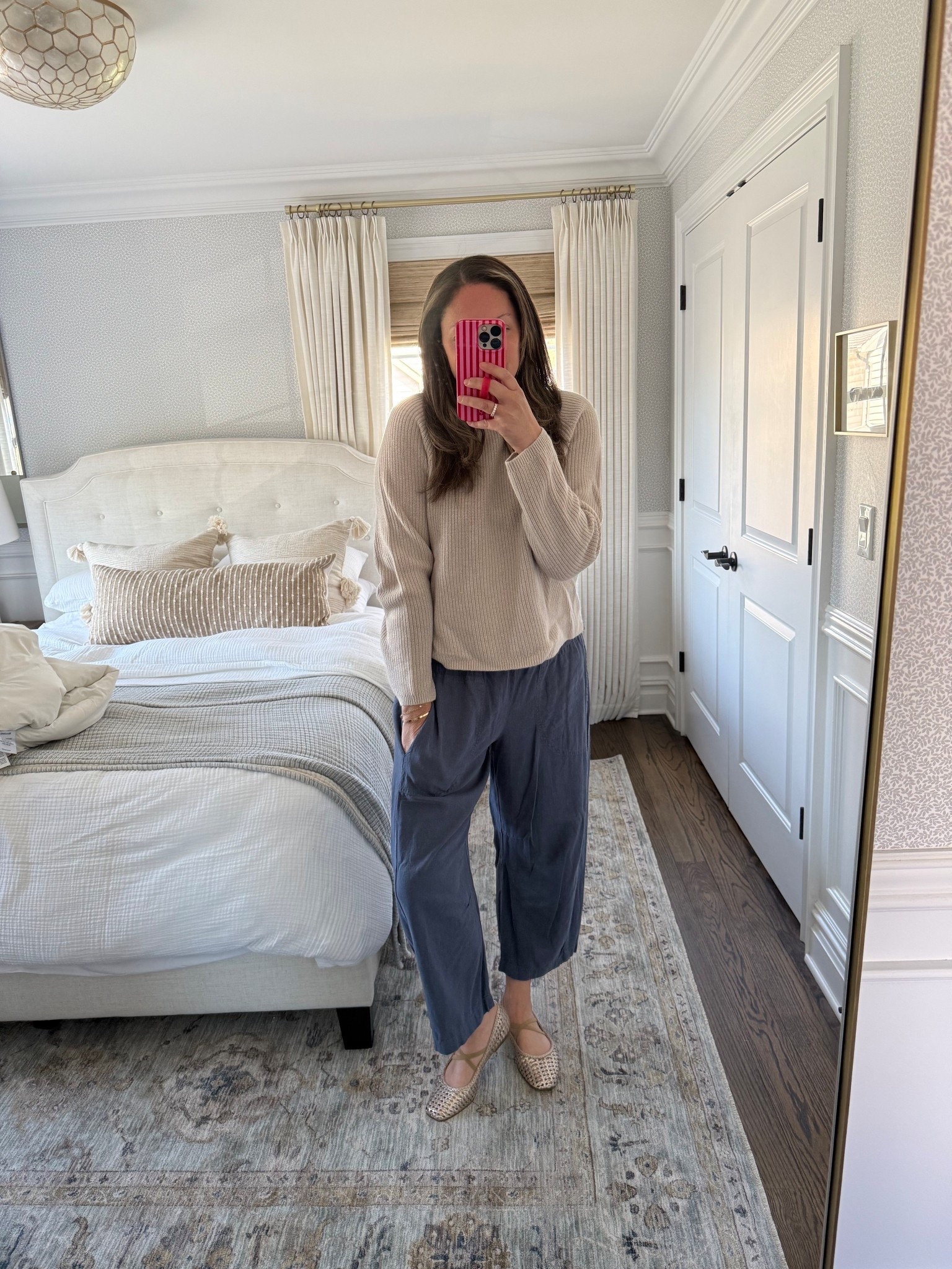 Today’s spring OOTD (because it’s stillfeeeIng out!) 

Thee pull-on pants from @Anthropologie are so good I own them in a few colors (size down I’m wearing a small!). Paired with my @Quince oversized boyfriend sweater that’s SO GOOD and a pair of Anthro ballet flats. Two favorite necklaces add a little pop to my outfit! 



#LTKdayinmylife #LTKHome #LTKootd