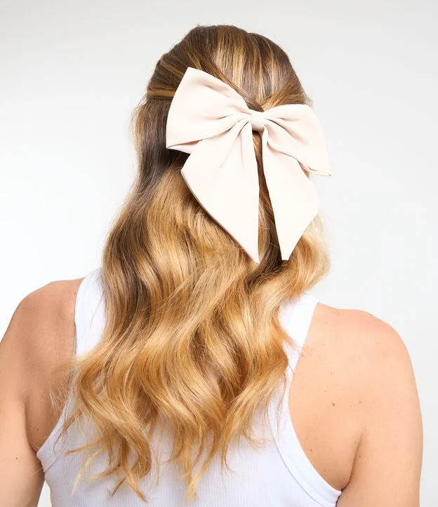 Presilha de Cabelo Modelo Laço Bege | Renner (BR)