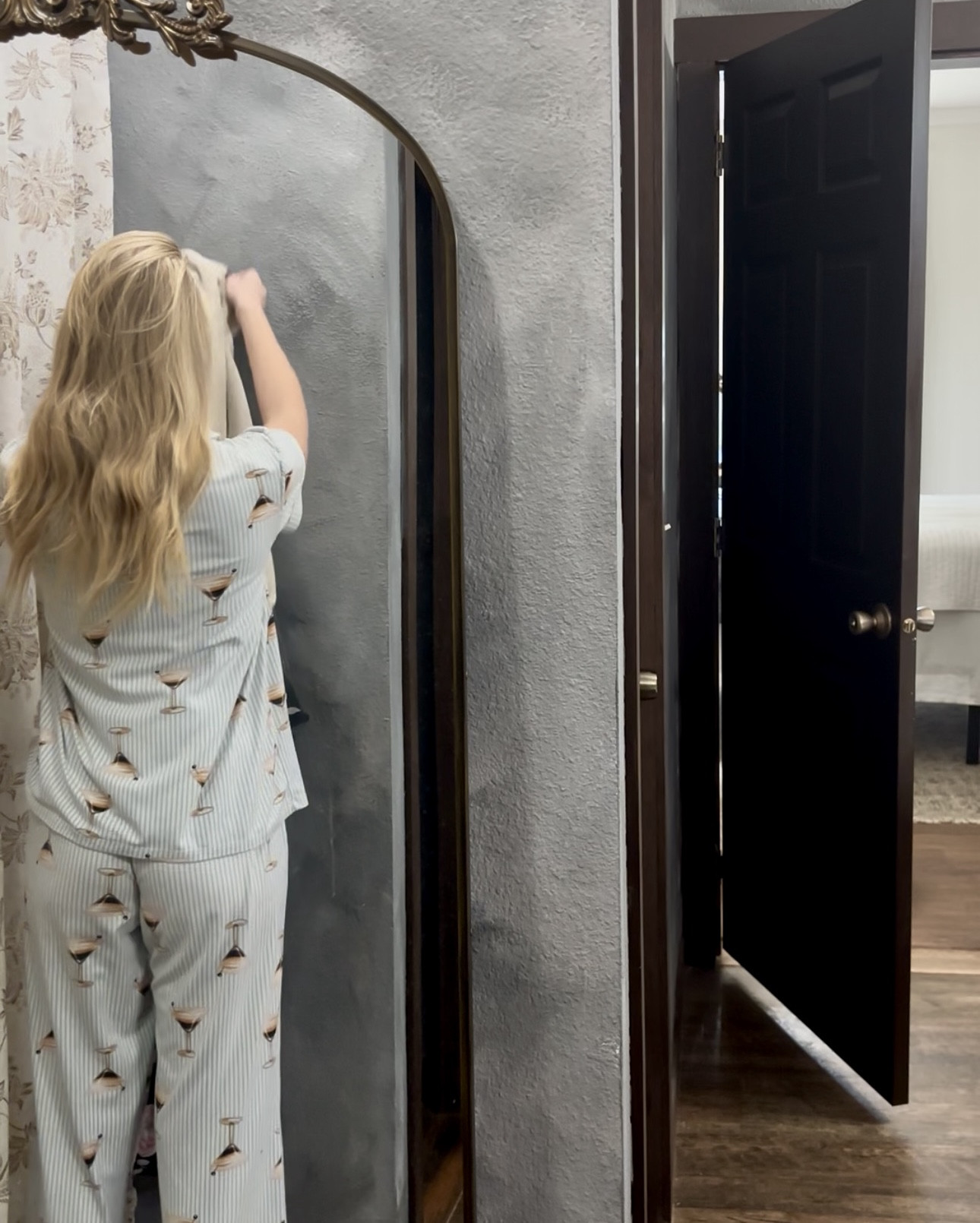 Martinis… but make it bedtime 🍸✨ Cozy up in these playful PJs — perfect for fall nights in 💤 #LTKNightwear #pajamaset

#LTKStyleTip #LTKSeasonal #LTKHome