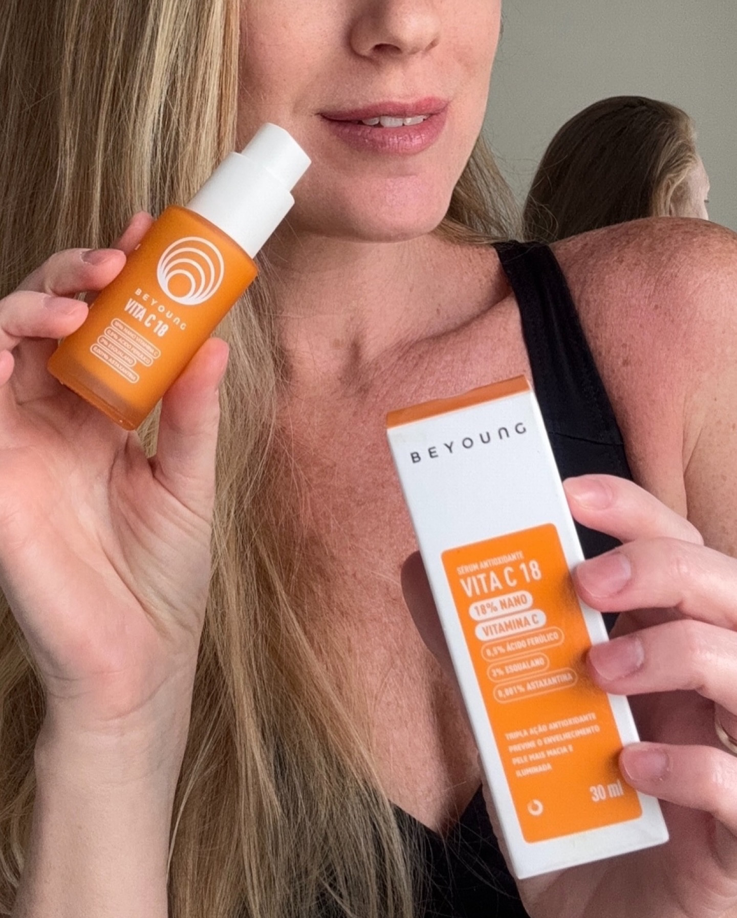 Você já usa Vitamina C na sua rotina de Skincare? 

Para ilustrar esse post sobre os benefícios da Vitamina C na rotina de skincare, trago para vocês um produto de uma marca já bem conhecida, o Sérum Vita C 18 da @beyoung 

🤗 Benefícios VITA C 18:

- Sérum com 3x mais ação antioxidante
- Previne o envelhecimento
- Reduz linhas finas 
- Pele mais uniforme
- Pele macia 
- Pele iluminada.

A Vita C 18 promete resultados reais e visíveis já nos primeiros dias de uso.

A textura é leve e foi desenvolvida para todos os tipos de pele. 

Possui uma fórmula equilibrada e não comedogênica, garantindo uma experiência segura e eficaz.

👉🏼 ATIVOS PRINCIPAIS

18% Nano Vitamina C (tecnologia que não permite oxidação da fórmula)
3% Esqualano
0,5% Ácido Ferúlico
0,001% Astaxantina

👉🏼 Onde usar?
Rosto, pescoço e colo.

👉🏼 COMO USAR?
Uso diurno
Aplique antes do protetor solar

Com a pele limpa e seca, acione a válvula duas vezes e aplique o produto massageando suavemente até completa absorção. 

🏷️ MICHELEBOTAN10

#beyoung #vitaminac #protetorsolarfacial #skincareproducts #skincarecommunity