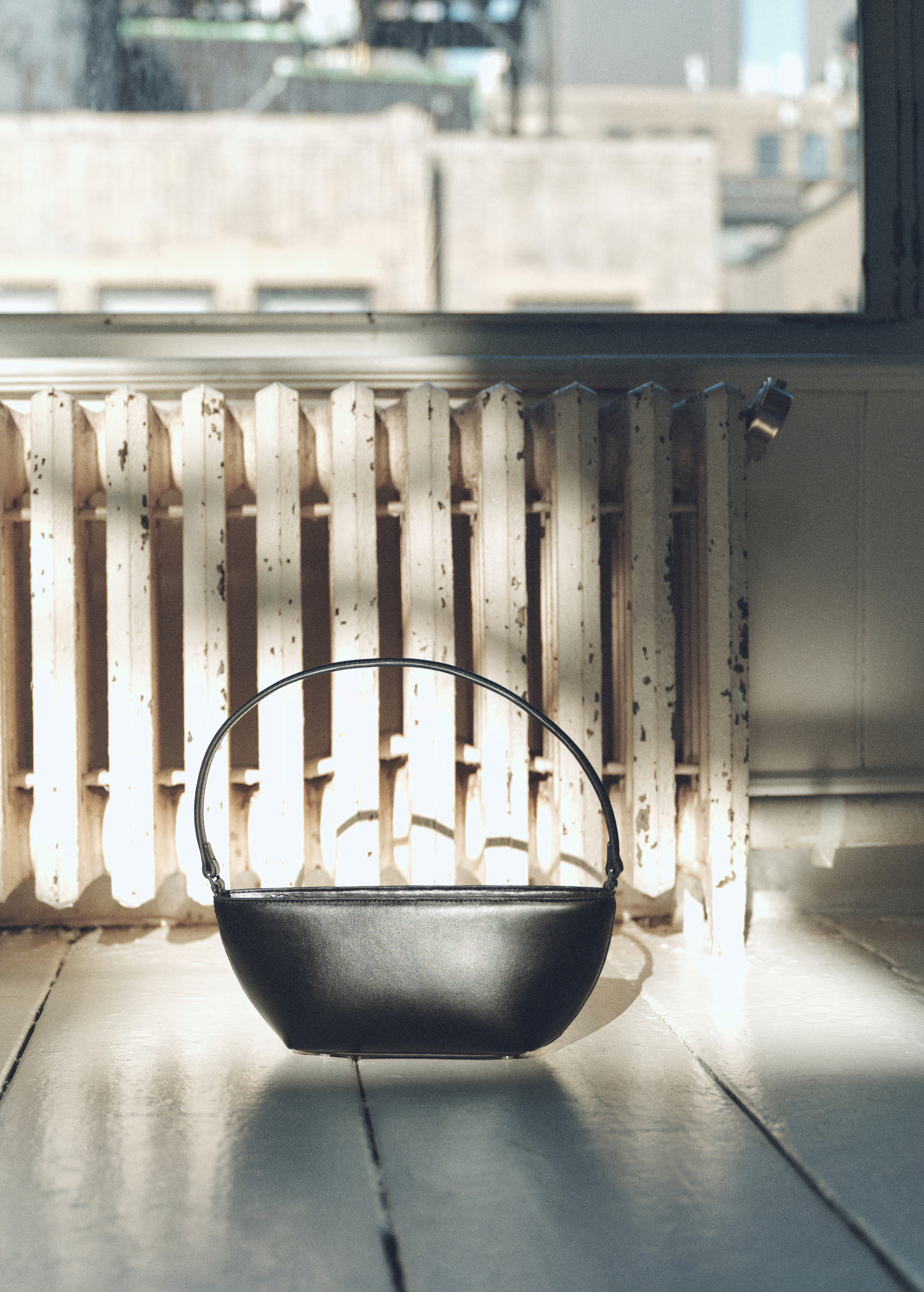 Oval shoulder bag - Women | MANGO United Kingdom | MANGO (UK)