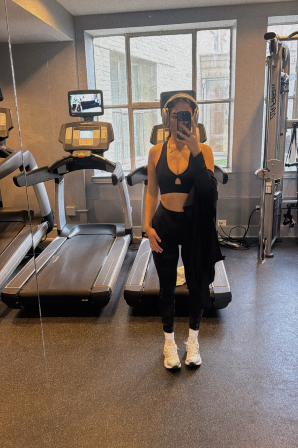 My simple workout fit while traveling! My new favorite sports bra and the best universal shoe that goes with many different looks!

#LTKShoeCrush #LTKBeauty #LTKActive