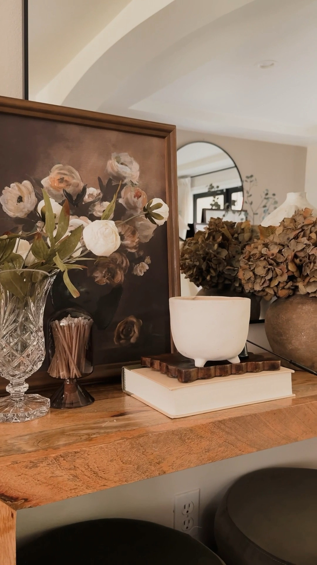 Moody corner 🤎 

#moodyhome #homedecor #neutralhome #homeinspo #homefinds #homestyle #organicmodern #interiordesign

#LTKHome