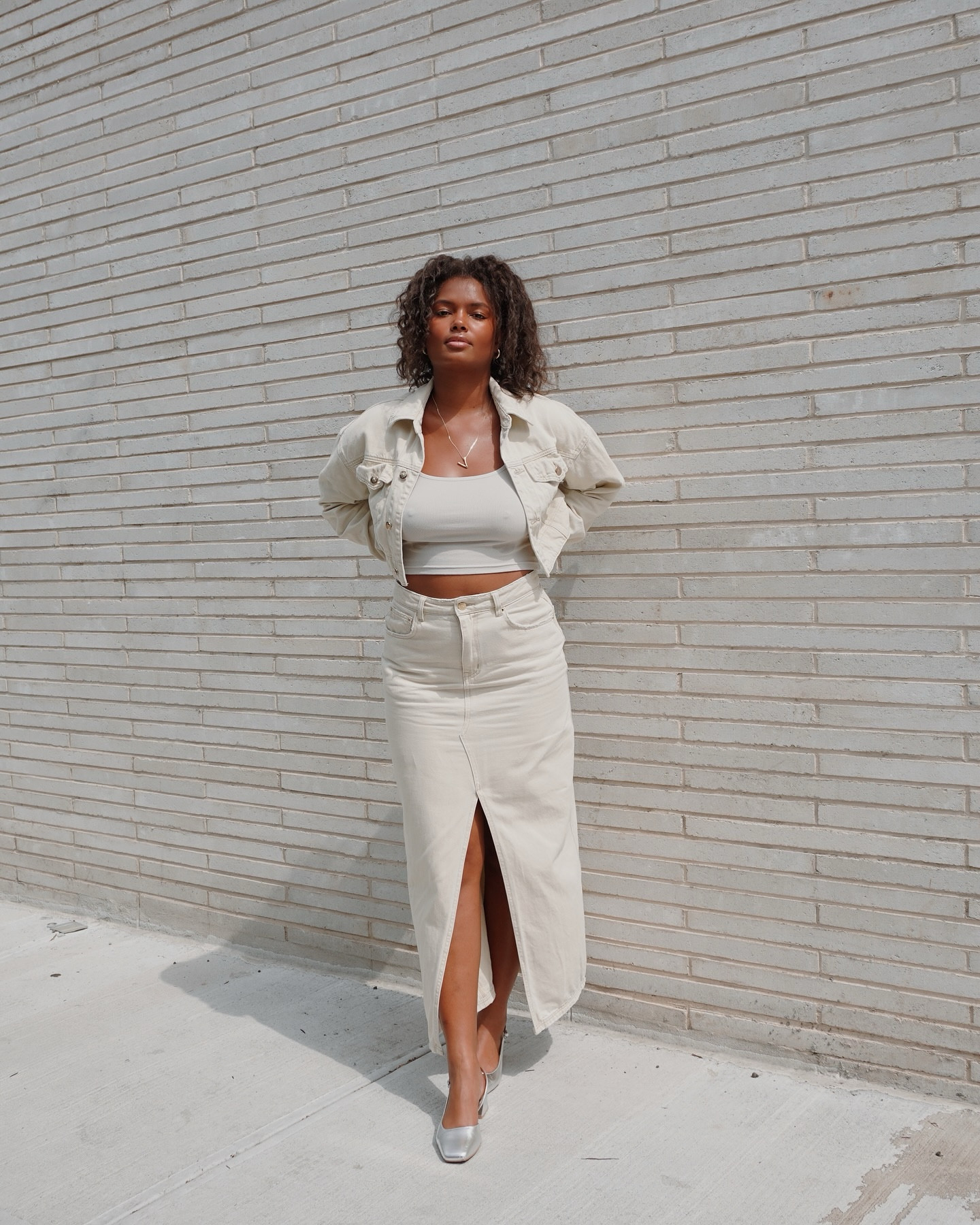 @all.things.golden 🤍🤍 #summeroutfit #denimjacket #denimstyle