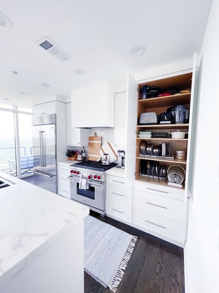 WHITE, BRIGHT & ORGANIZED. 

Excited to assist one of our lovely families in their upcoming move into their new home build. The building process is most often so lengthy and tedious, the least we could do is help them unwind and enjoy their newly meticulously organized home!

#organizedsimplicity #home #organization #professionalorganizers #atlanta #organizedhome #atlantaorganizers #homeorganization #organizing #kitcheninspo #kitchenorganizing