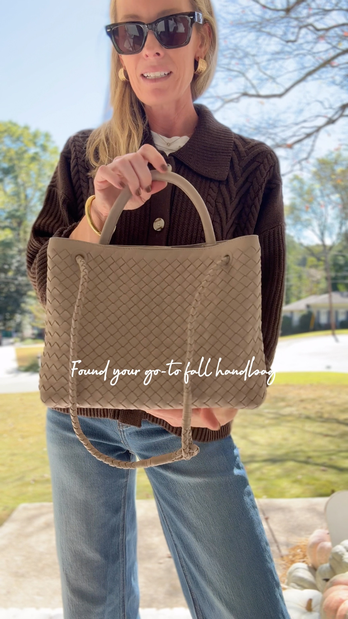 Found the $149 fall handbag everyone has been asking for! It’s perfect. Super versatile and I love the color so much! Putting more fall @onequince faves here!

#quincepartner