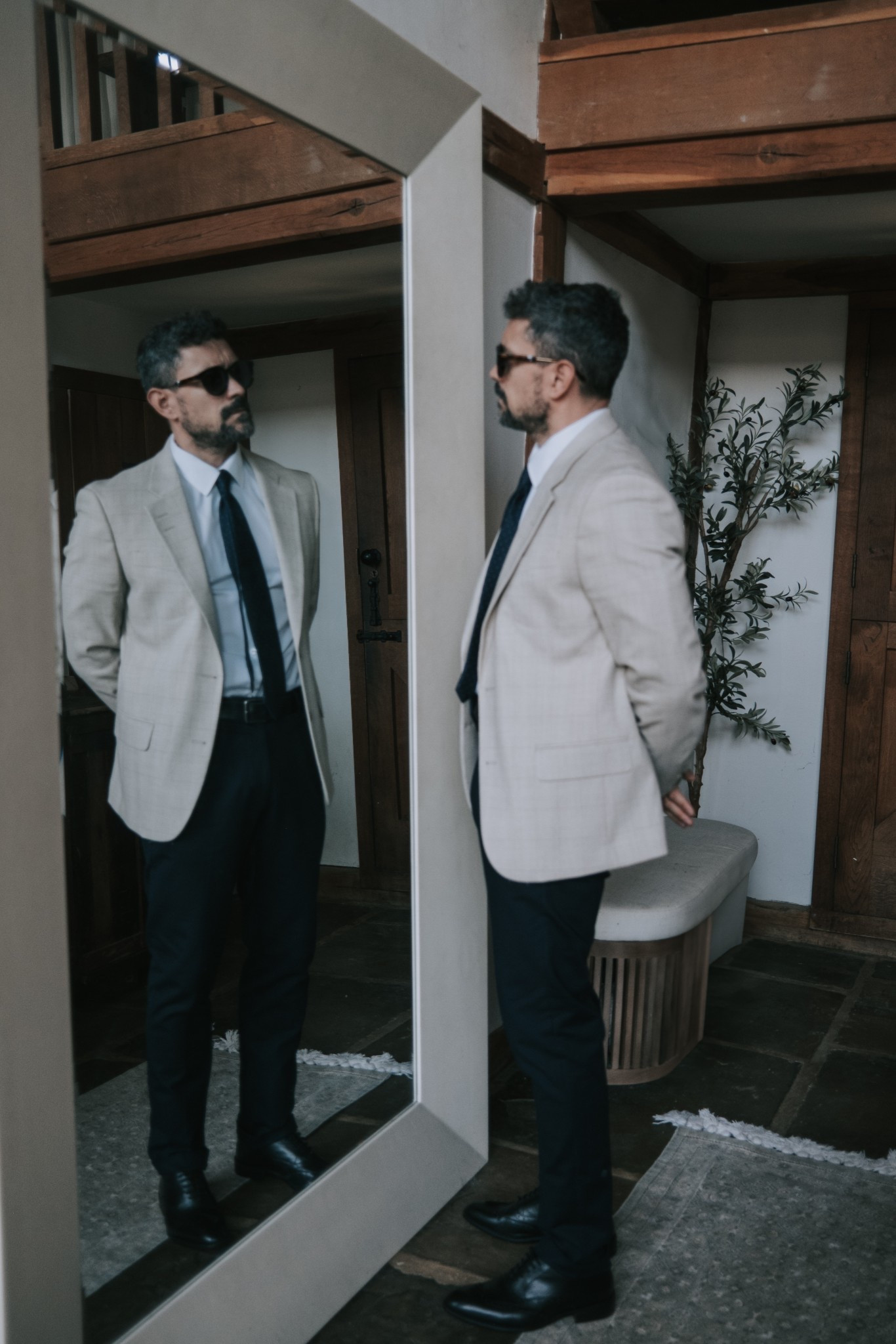 What to wear for the races. Men’s style and fashion for horse racing events in 2025. This is what I wore to Cheltenham Festival 🏇🏽🏇🏽🏇🏽 Wearing head to toe River Island. Mix and match suit textures and colours and keep the rest of the style minimalistic. 

#LTKmens #LTKstyletip #LTKuk