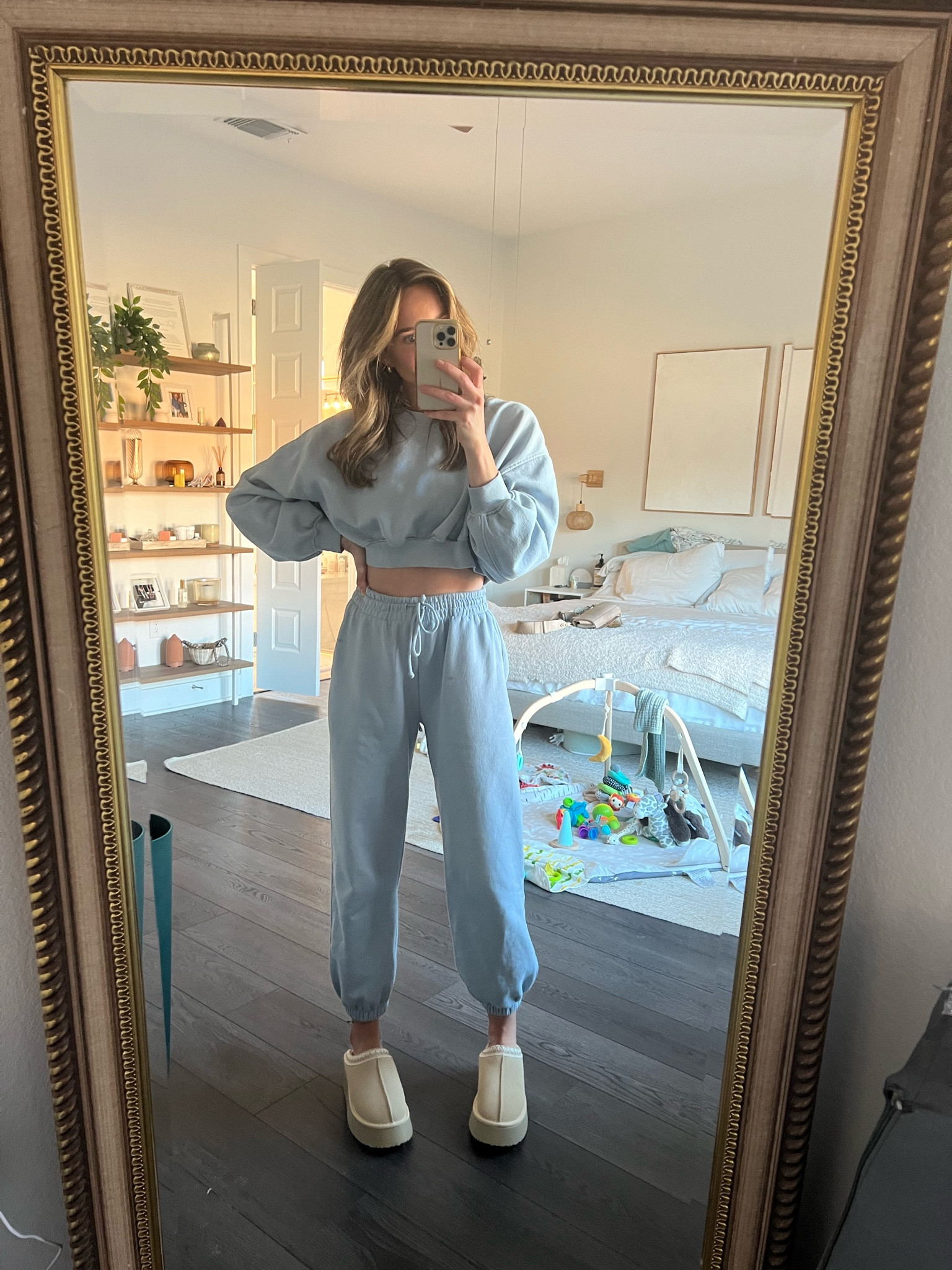 Can’t link this Zara sweatset but Aritzia has some super cute ones 