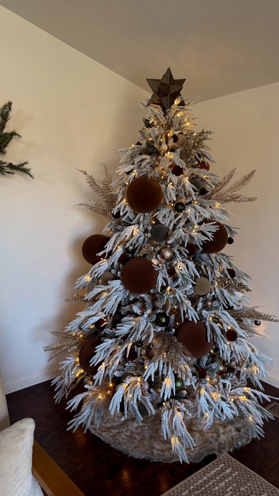 Neutral cozy Christmas tree decor ✨ the oversized ornaments are so high quality!

#LTKHoliday #LTKHome #LTKSeasonal