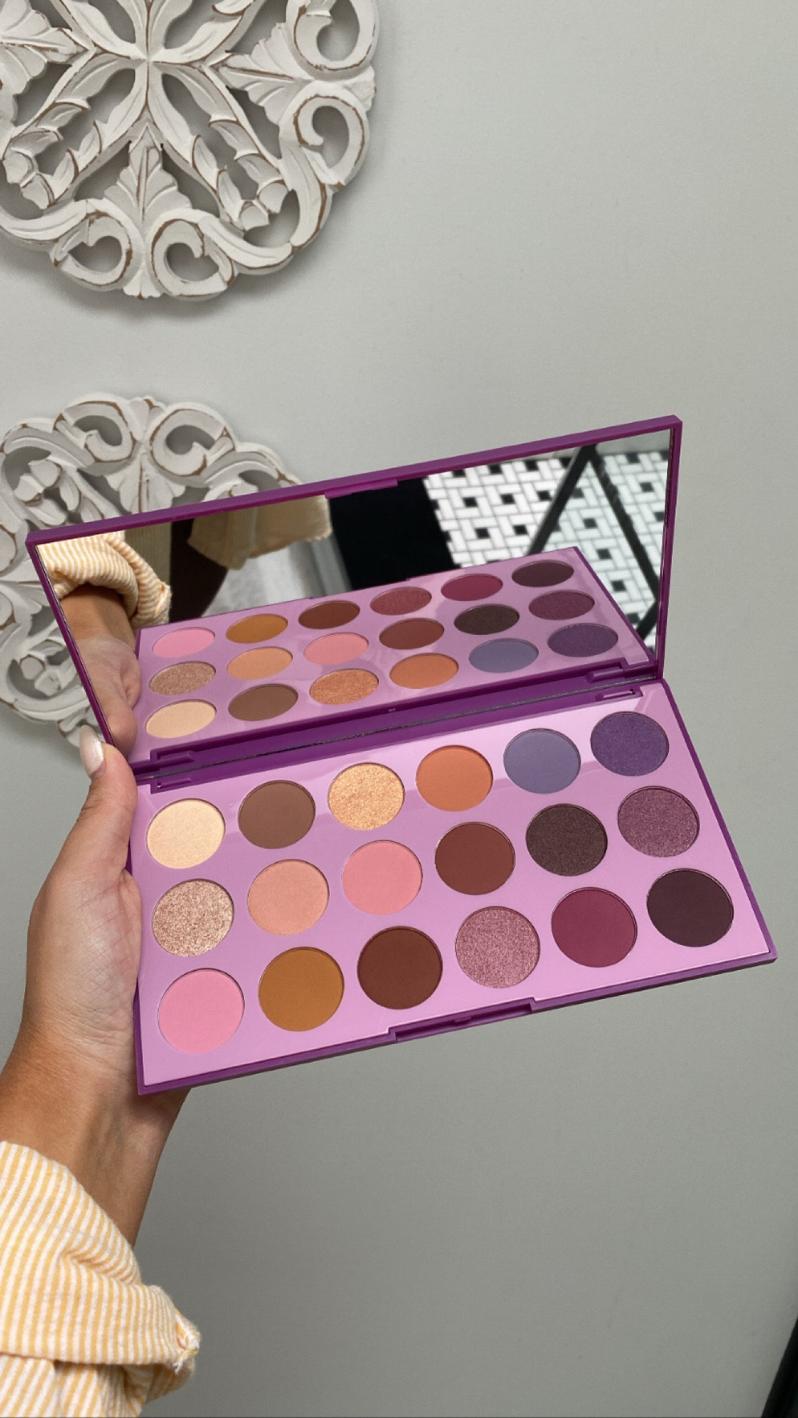 Morphe eyeshadow palette 
18F Talkin’ Flirty
The colors are so pretty and perfect for fall 