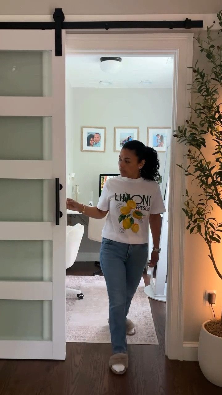 ✨ Cuidar tu hogar 🏡 es una forma de cuidar de ti misma 💖. Ayudar a otros siempre suma 🤝, pero tu espacio personal debe ser tu prioridad 🌿🕯️🛋️.

Si les interesa algo de la decoración en este vídeo, comenta la palabra “home” para que recibas el enlace 🔗🤍
#homedecor #hogarlimpio #cocina #decor #señoralife #hogar #homedecorideas #hogardulcehogar #home #cozyhome #reel #casa #kitchen #myhome #motiva #deco #decora #familia #frases

#LTKHome #LTKStyleTip #LTKSaleAlert