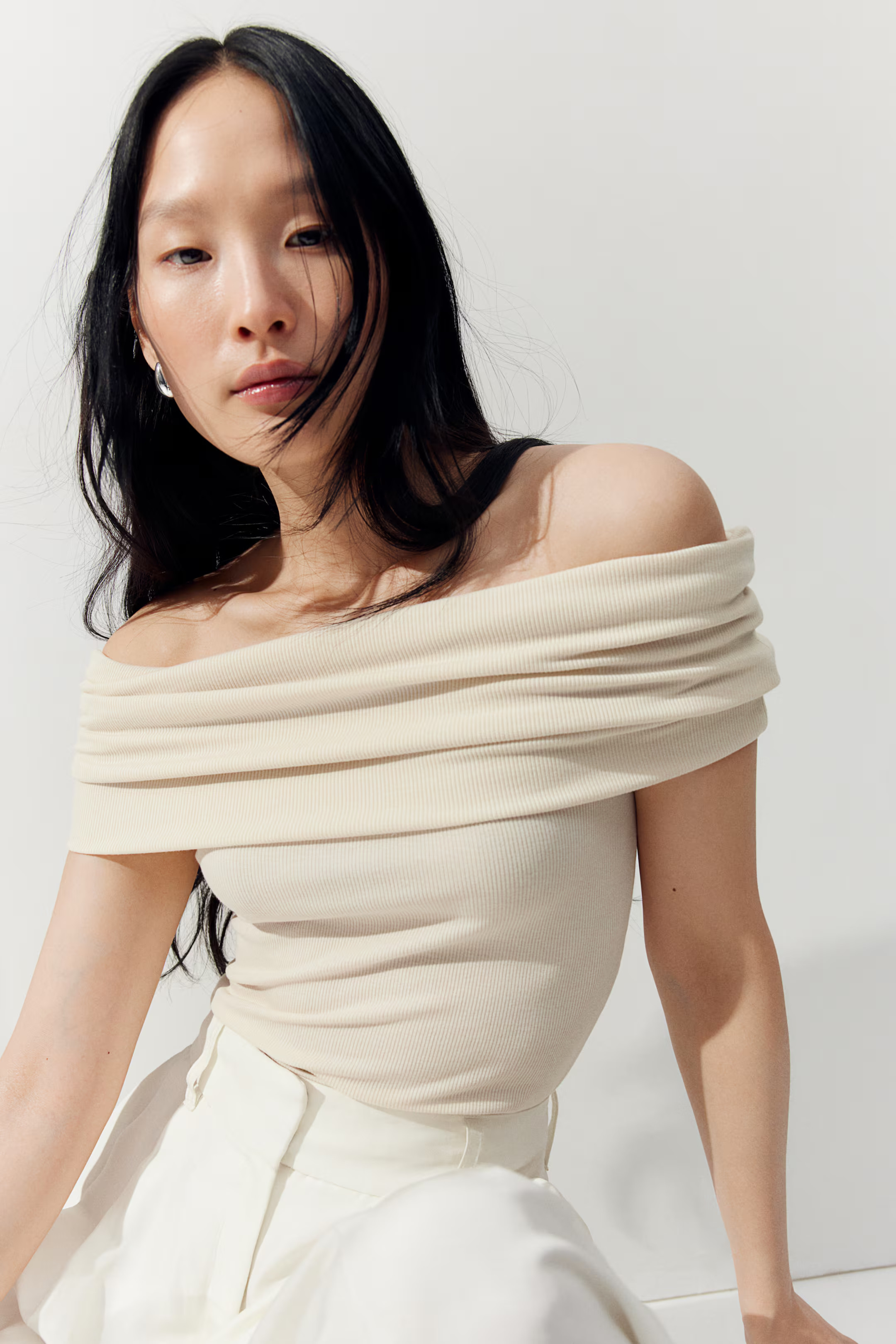 Geripptes Off-Shoulder-Shirt | H&M (DE, AT, CH, NL, FI)