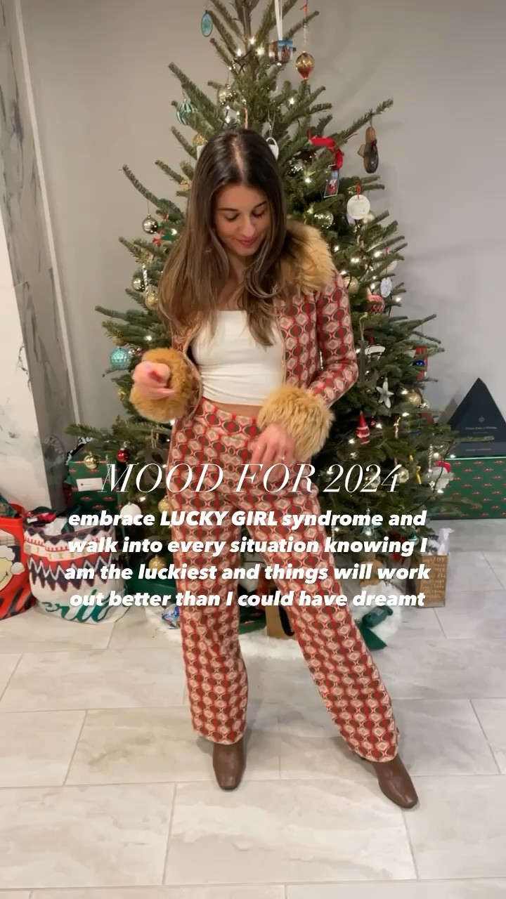 The coziest set. Anyone going skiing? This is the vibe!

#LTKbeauty #LTKMostLoved #LTKfindsunder100