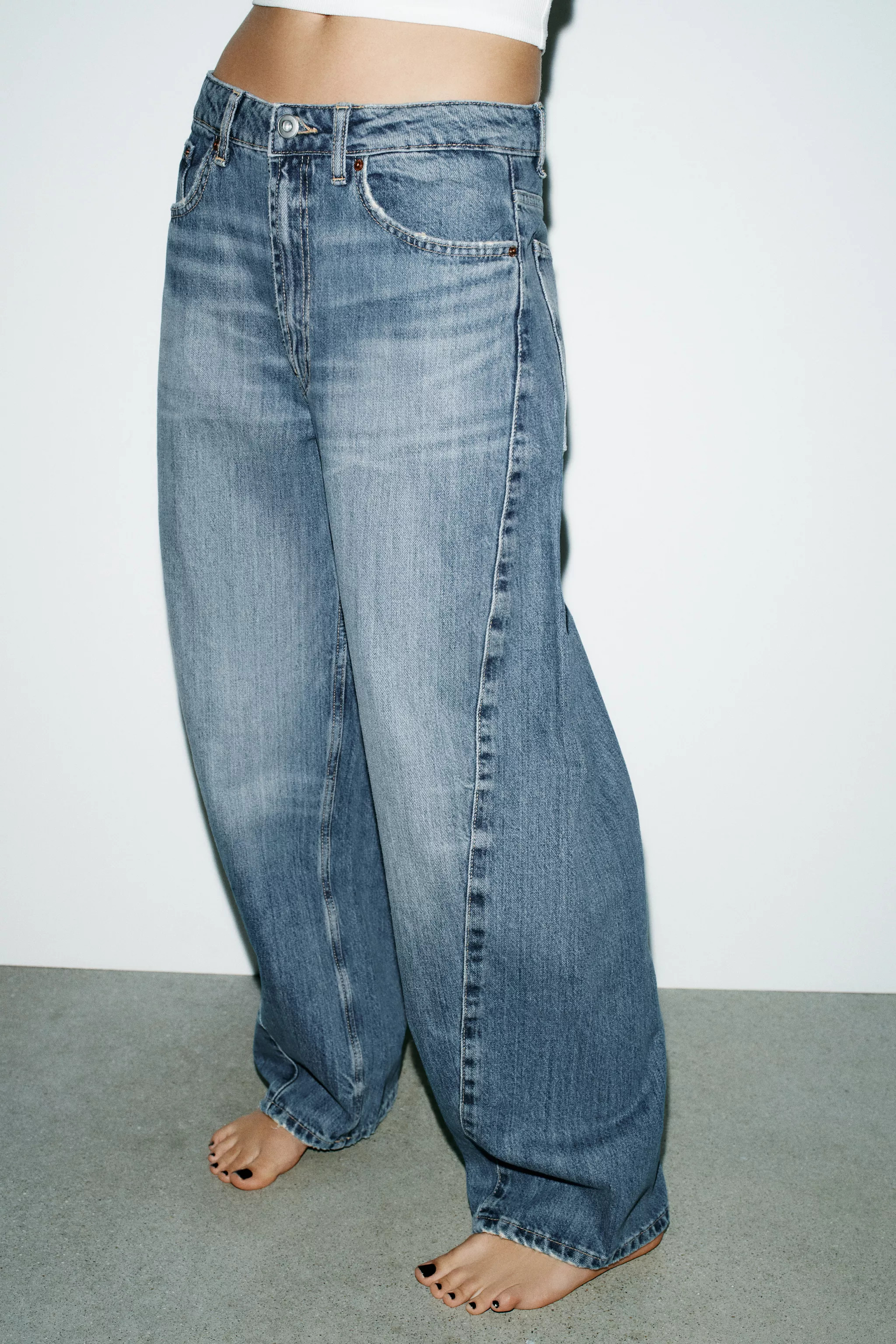 TRF MID-RISE BAGGY BARREL JEANS | Zara Canada