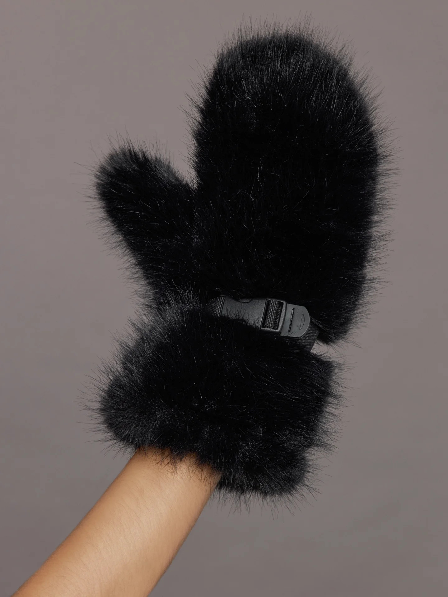 Faux Fox Mittens - Black | Carbon38
