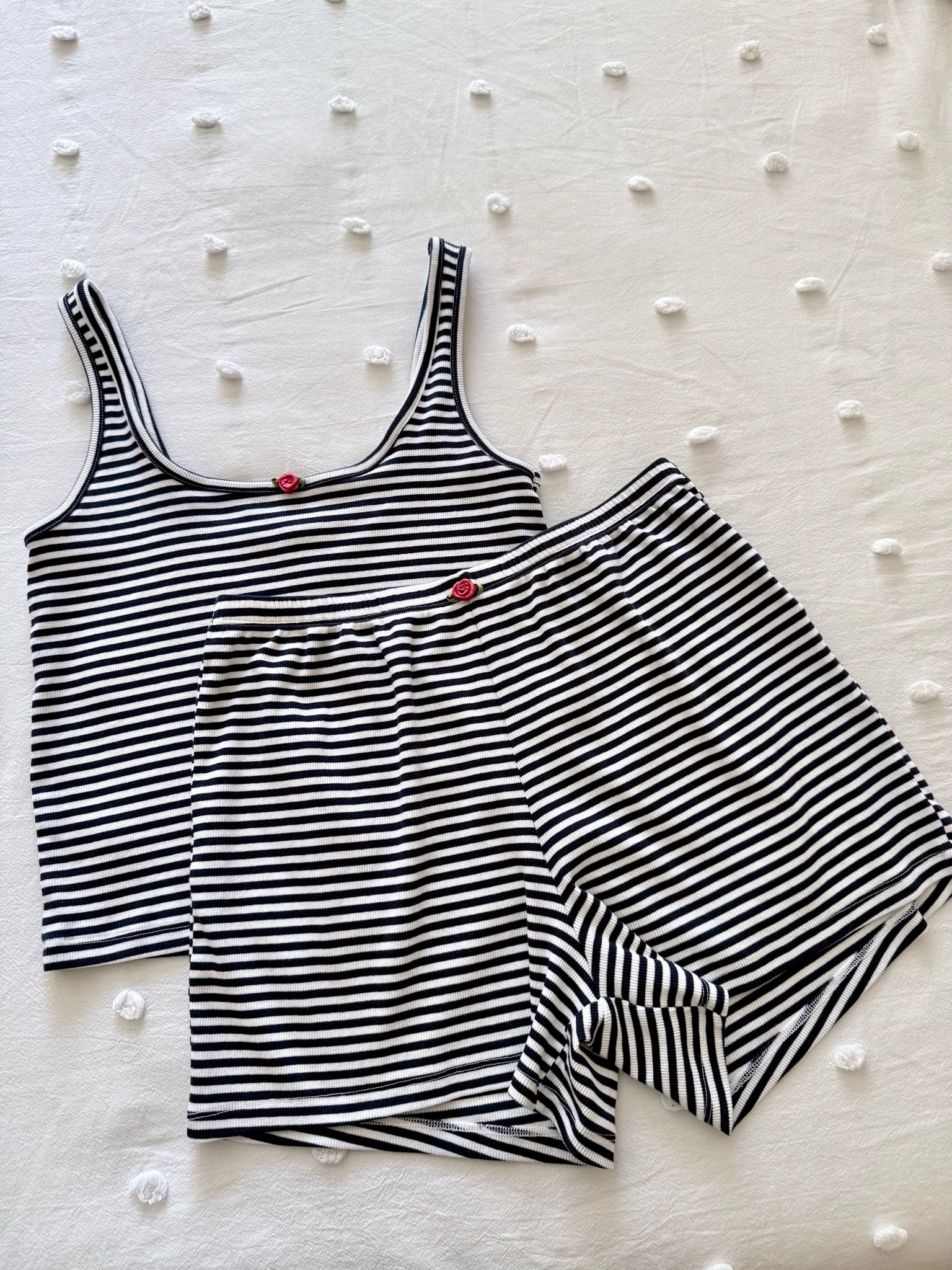 Splendid’s adorable pajama set is a steal at Nordstrom Rack. It’s made of 100% cotton and is priced reasonably.

#LTKmomlife #LTKSeasonal #LTKOver40

#LTKSaleAlert