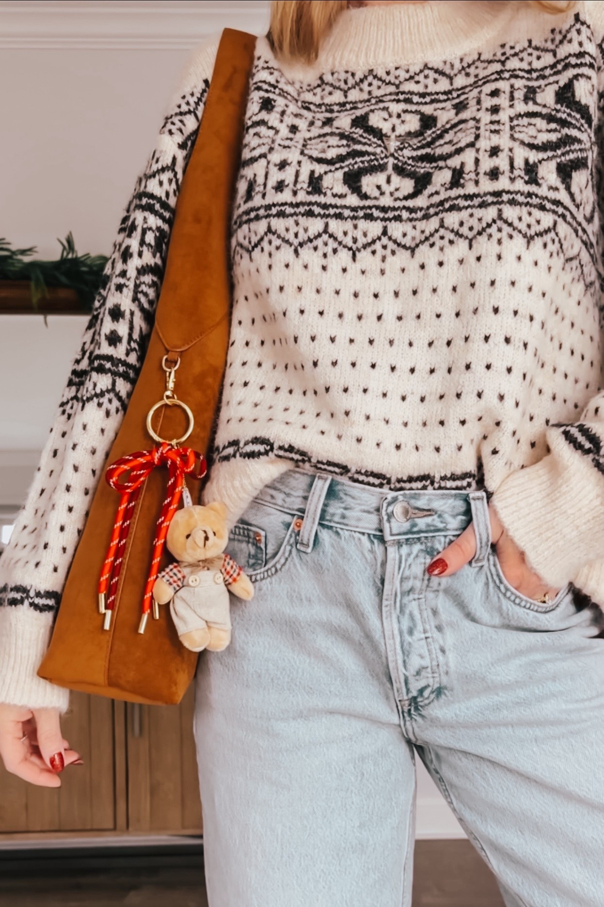 Cozy season in this neutral fair isle sweater! Our favorite $$$$$ for $ tote restocked and I can’t get over this adorable bear bag charm🤎

#LTKFindsUnder50 #LTKOver40 #LTKSeasonal