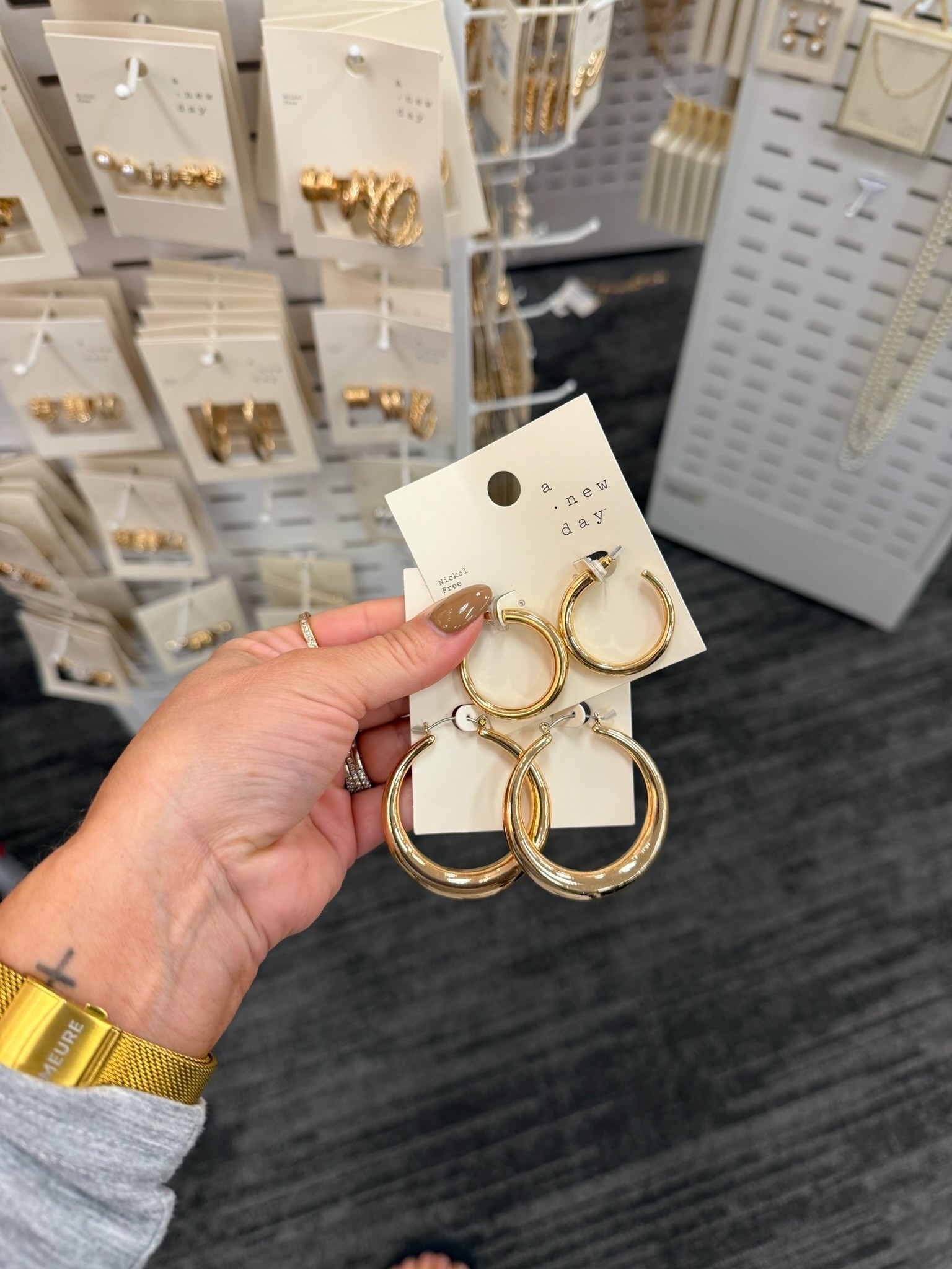 The perfect hoop earrings ✨

#LTKgrwm #LTKdayinmylife #LTKootd