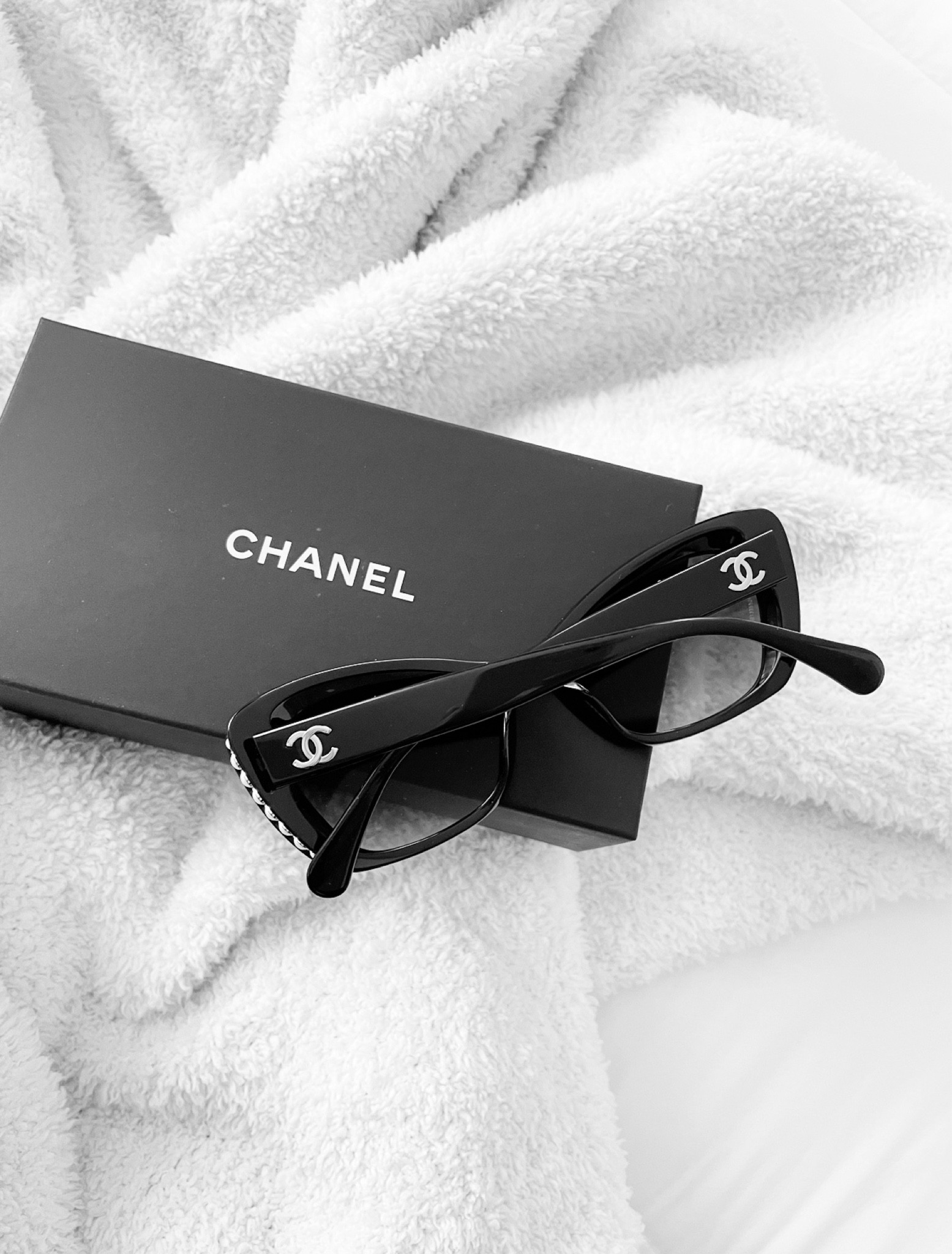 Classic cat-eye sunnies from Chanel…Xo #chanel #sunglasses #classicstyle

#LTKsummer #LTKstyletip #LTKtravel