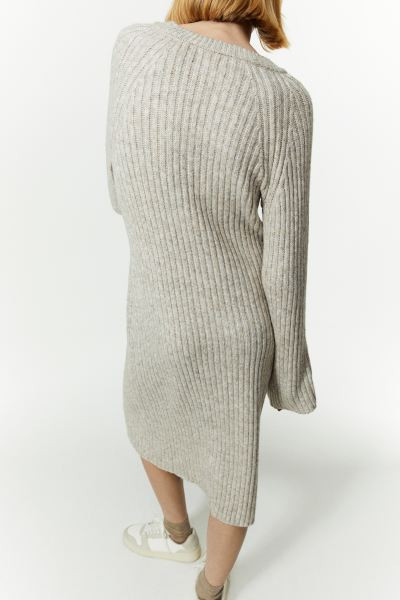 Geripptes Strickkleid - Hellbeigemeliert - Ladies | H&M AT | H&M (DE, AT, CH, NL, FI)