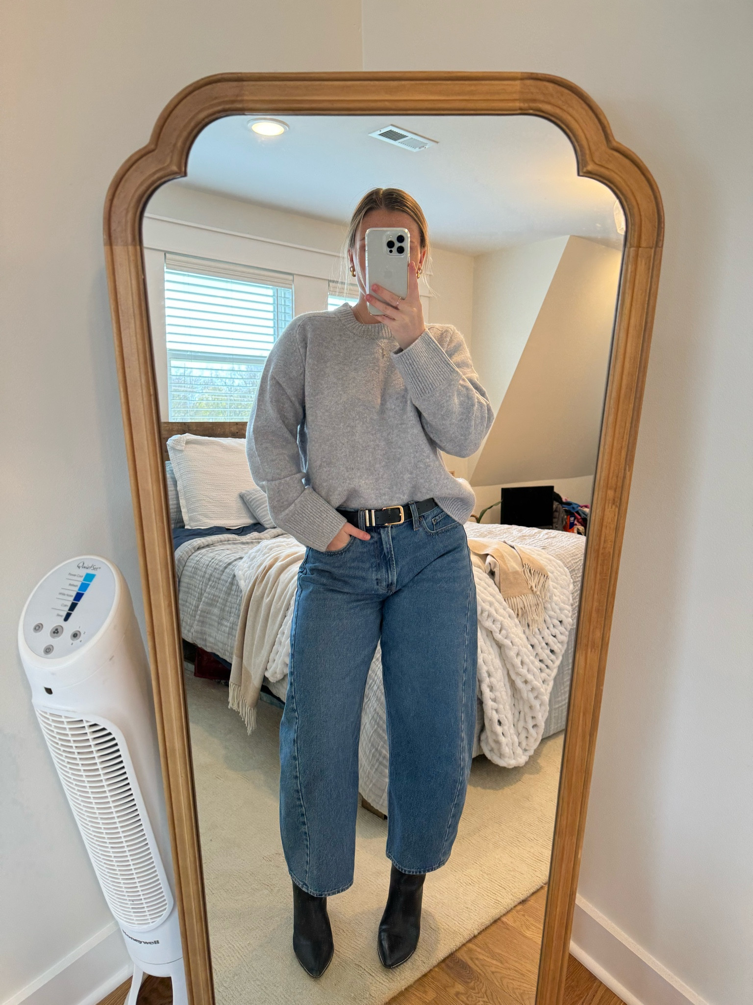 This is definitely my new favorite sweater from Abercrombie! And of course wearing these barrel jeans that I haven’t taken off since I got them!!



#LTKStyleTip #LTKHoliday #LTKCyberWeek