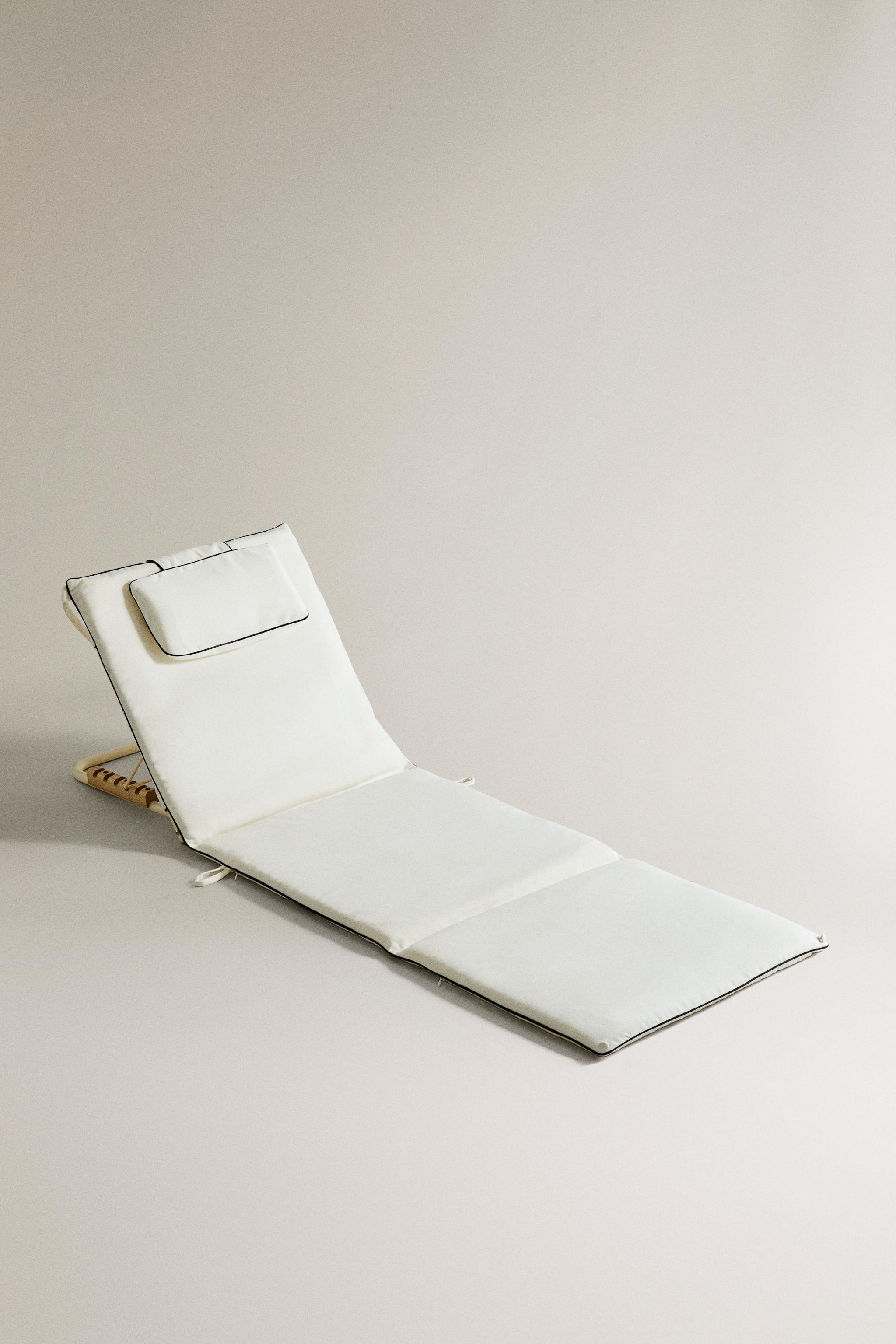 FOLDABLE BEACH FLOOR LOUNGER | Zara US