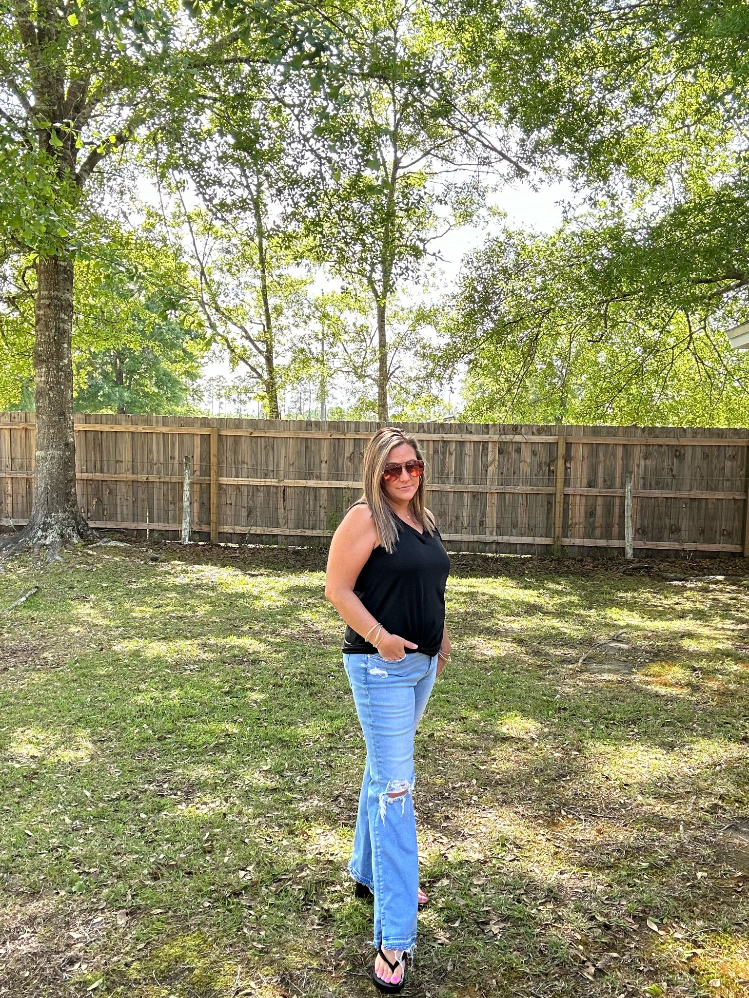 Flare distressed jeans
American Eagle 
Quay sunglasses 


#LTKmidsize #LTKfindsunder50 #LTKfindsunder100