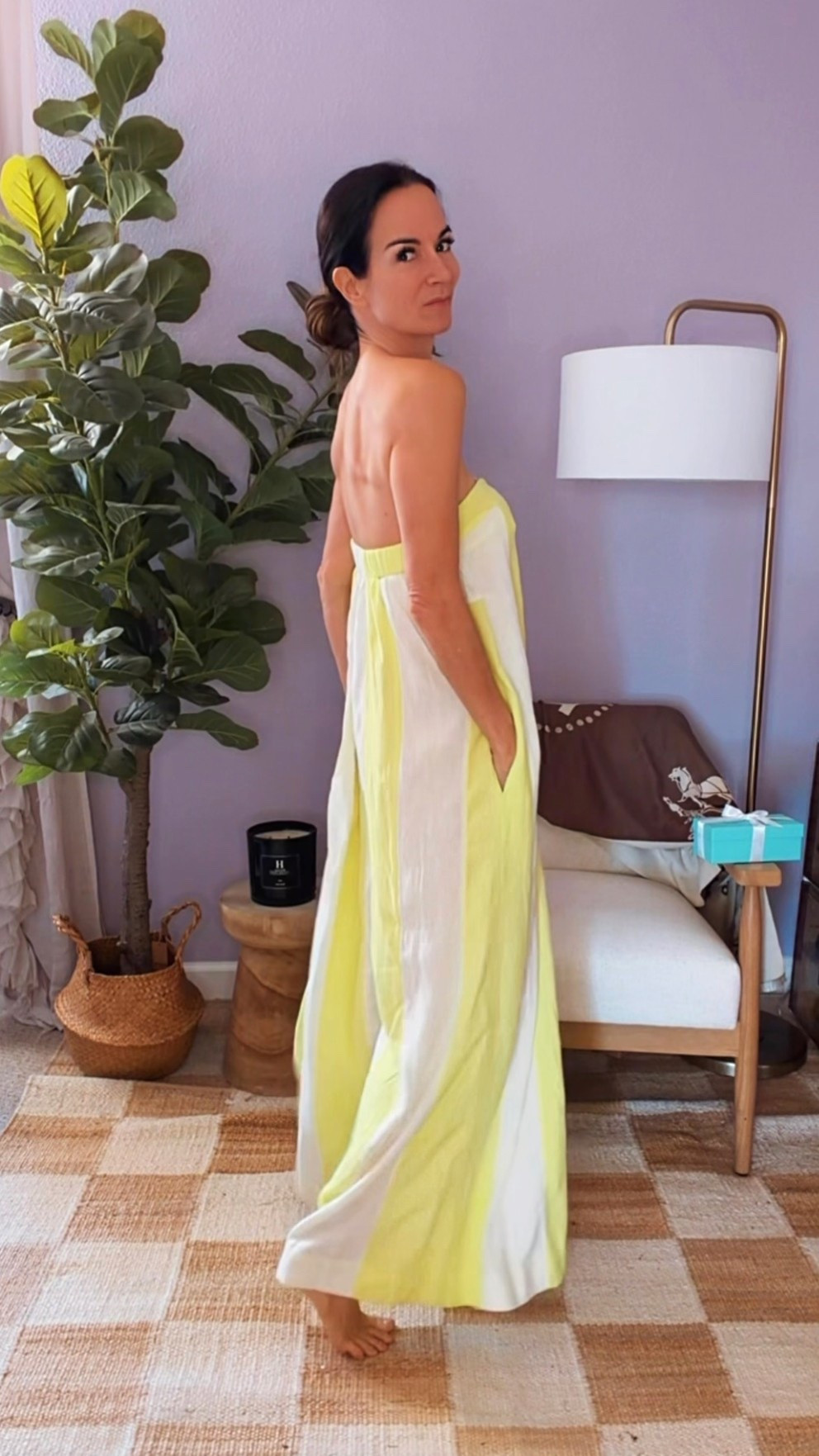 Sunshine called—it said wear the romper ☀️💛

Easy, breezy, zero overthinking required.
Throw it on, feel cute, go live your life.

This one does all the work so you don’t have to.

Wearing XS

#NicoleColeeStyle
#SummerStyle
#EffortlessFashion
#ResortWearVibes
#WarmWeatherStyle



#LTKootd #LTKgrwm #LTKdayinmylife