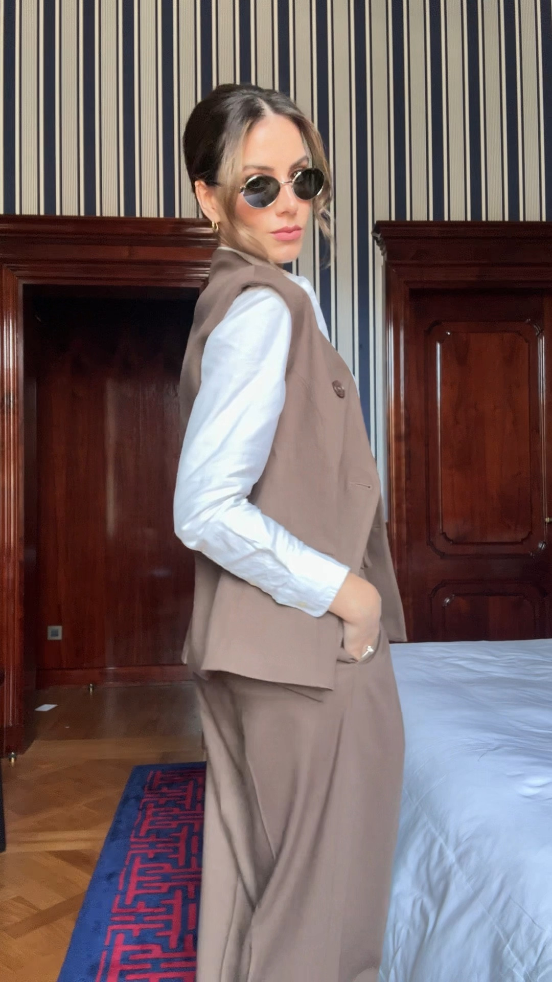 If you have any doubts that chocolate brown is the color of the year, think again 🥹 I am OBSESSED with this outfit!!! Check the details ⬇️

#LTKWorkwear #LTKStyleTip #LTKFindsUnder100