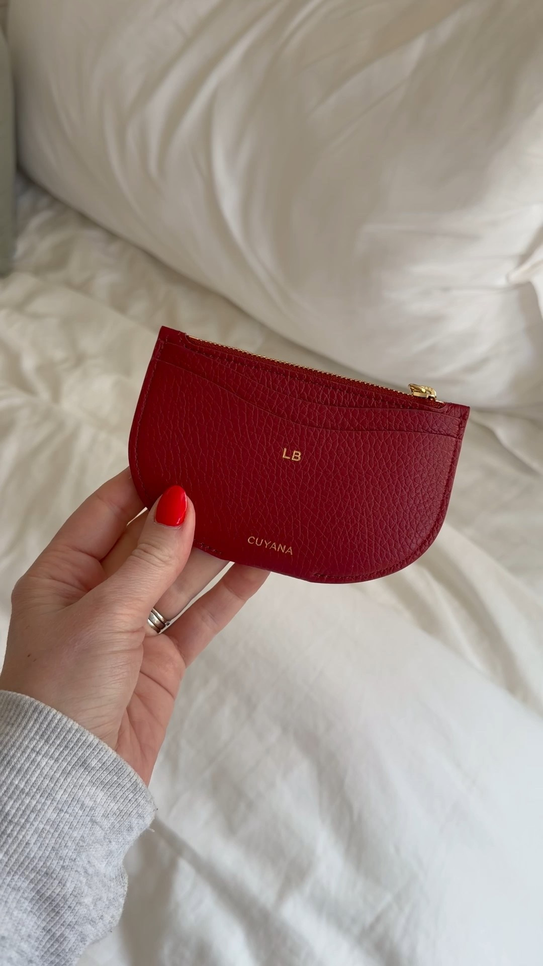 The cardholder I’ve used for years in a new beautiful red color 