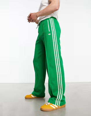 adidas Originals adicolor 70's unisex Montreal trackpants in green | ASOS (Global)