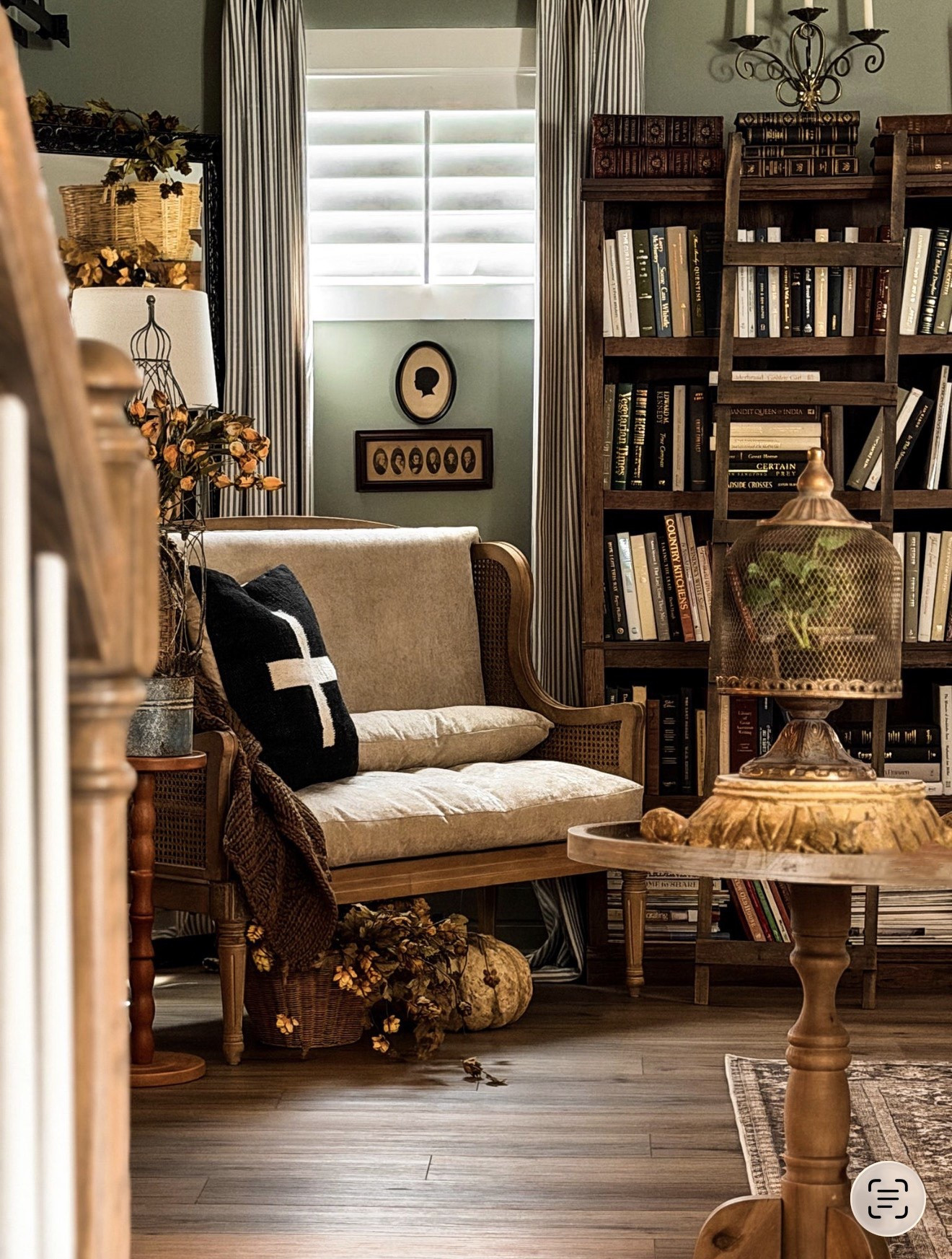 My house was built last year, but my furniture taste is somewhere around 1890. 😉 

This vintage-inspired settee from @decorsteals fits right into that vision. I love adding pieces that bring a little character to our new home, & this one makes even a simple corner feel special.

Decor Steals drops new daily deals every day at 10 AM EST, so there’s always something new to browse with your morning coffee. 🤎

Comment SHOP & I’ll send you the details!