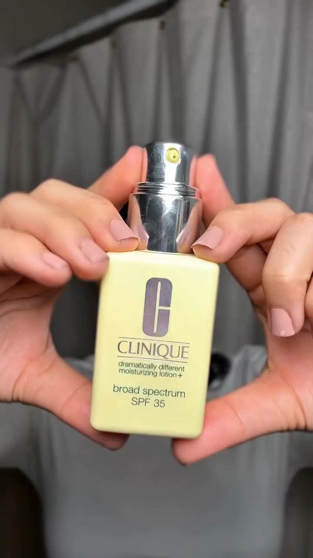 Les presento a el nuevo integrante de mi rutina de Skincare 🌻💛 @clinique
