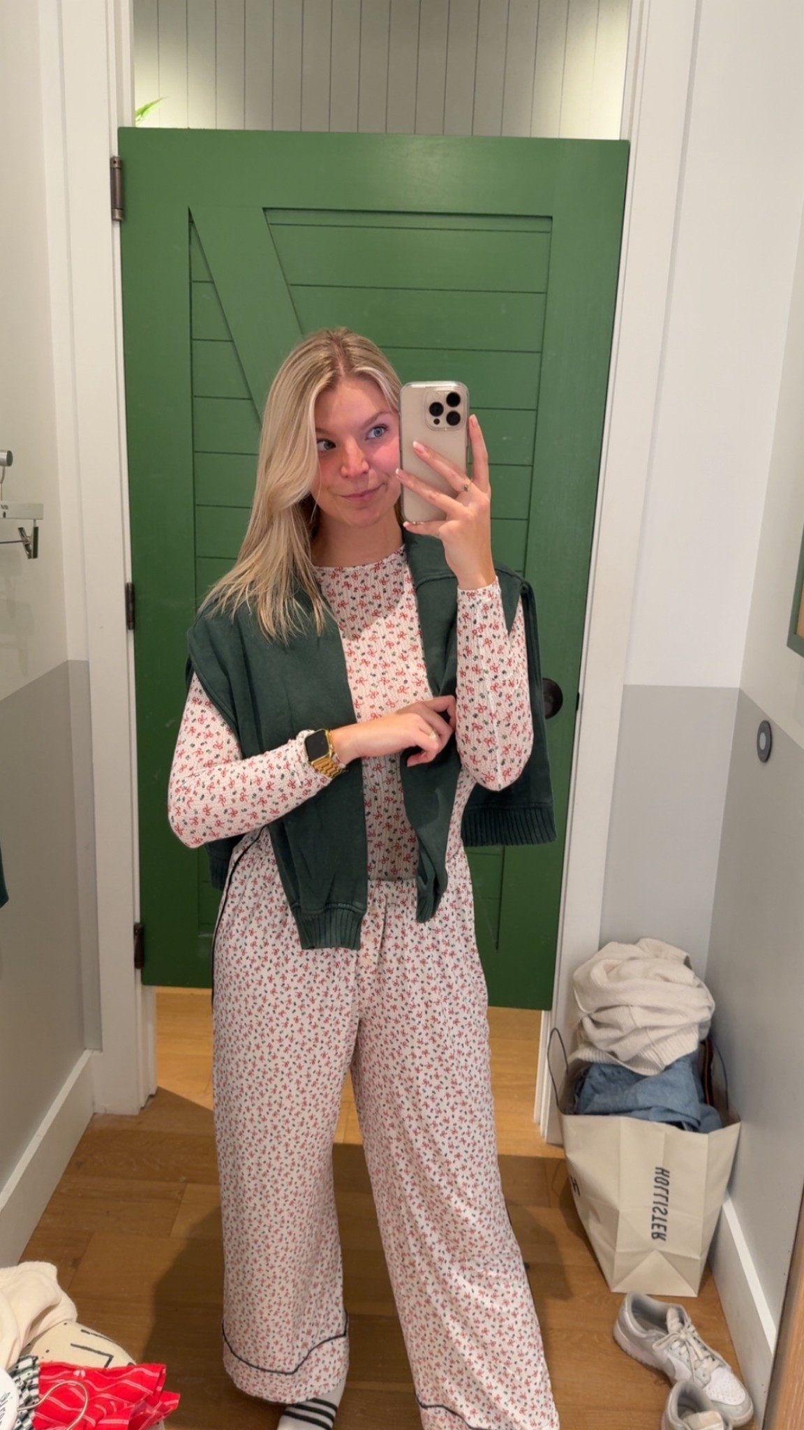 a pajama set that FEELS like Christmas 

#LTKGiftGuide #LTKHoliday #LTKSeasonal