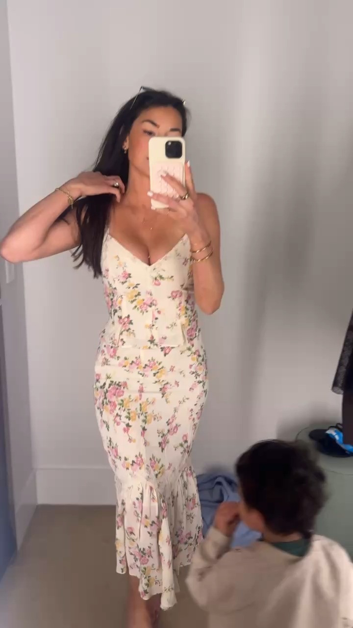 Loving this spring set from Reformation. Was doing a little window shopping for Italy next week!  True to size I’m in a 6!

#LTKStyleTip