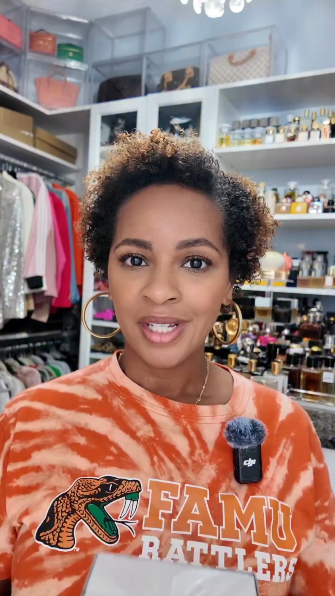 For today’s First Impression Friday, I’m trying a new release, Amouage Line 618. Check out the notes!

-top: hojari frankincense, black pepper, pineapple, peach, plum
-mid: pine, heliotrope, coconut milk
-base: patchouli, sandalwood, guaiac wood, leather

Now based on these notes, I expected this to smell a bit different than it does, but I’m still excited to explore it more. I expect this to smell different throughout the wear of the fragrance and I’m excited to see how the weather affects the smell. 

Have you tried Line 618? What’s your favorite scent in the Amouage Essences line?

#fragrancereviewer #firstimpressionfriday #fragrancelover #amouageline618