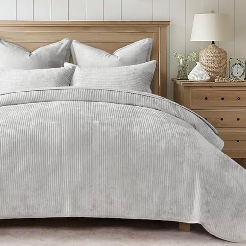 EVERGRACE Velvet Quilt Set Queen Size, Luxurious Soft Quilted Bedding Sets, Lightweight Velvet Co... | Amazon (US)