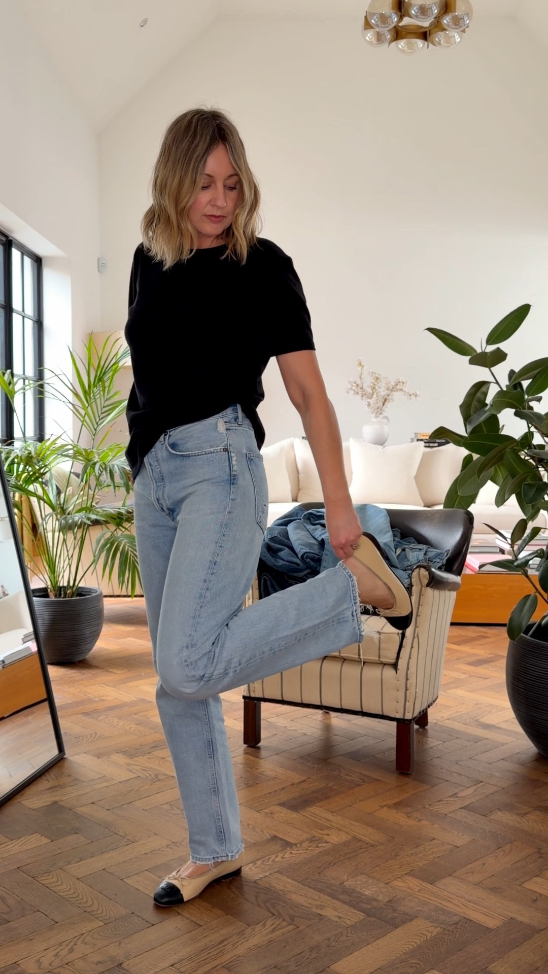 The jeans I reach for time and time again and the shoes I pair with them for spring - comment SHOP for the links - styles / sizing info below 

1, Agolde 90s 26
2, Citizens of Humanity Zurie 26
3, Agolde low slung baggy 26
4, Agolde High Rise 90s 25
5, Agolde Mid Rise 90s 26
6, DL1961 Taylor Ultra High Rise 26
7, Frame Le Slouch 26
8, Citizens of Humanity Anina 26
9, EB Denim Baggy 26
10, Agolde Low Rise Baggy 25 

#LTKshoes #LTKuk #LTKjeans