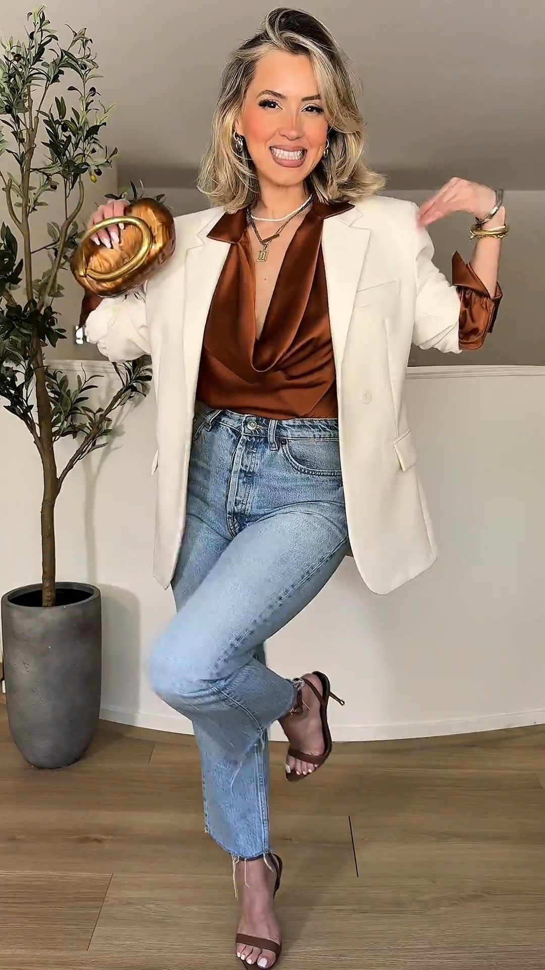 Chic & elegant holiday look ✨

✔️Size 4 in jeans (I cut them to ankle length) 
✔️Small in top + Mango blazer

If you can't find your size in the mango blazer, the one I linked from Amazon is an amazing blazer and it's beautiful quality. You will love it! I wear that one in a small as well. 





#LTKParties #LTKStyleTip #LTKHoliday